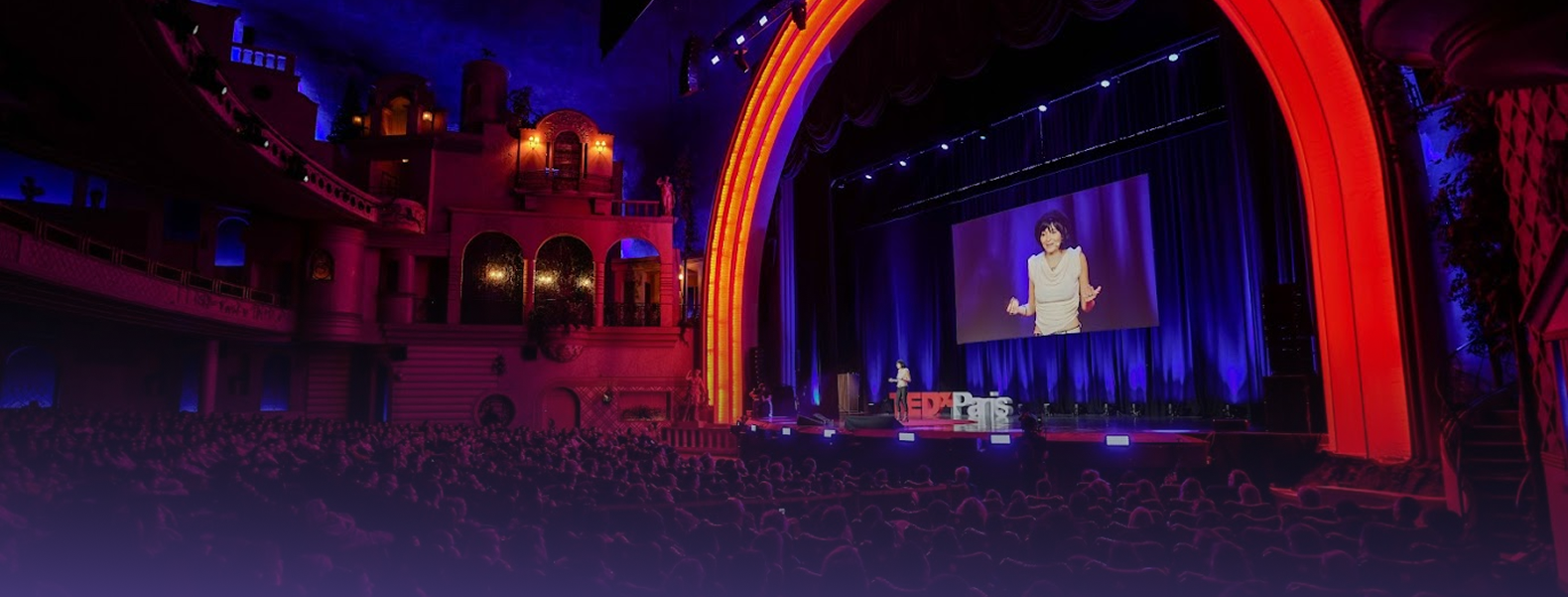 Prise de parole sur scène lors d'un événement TEDx