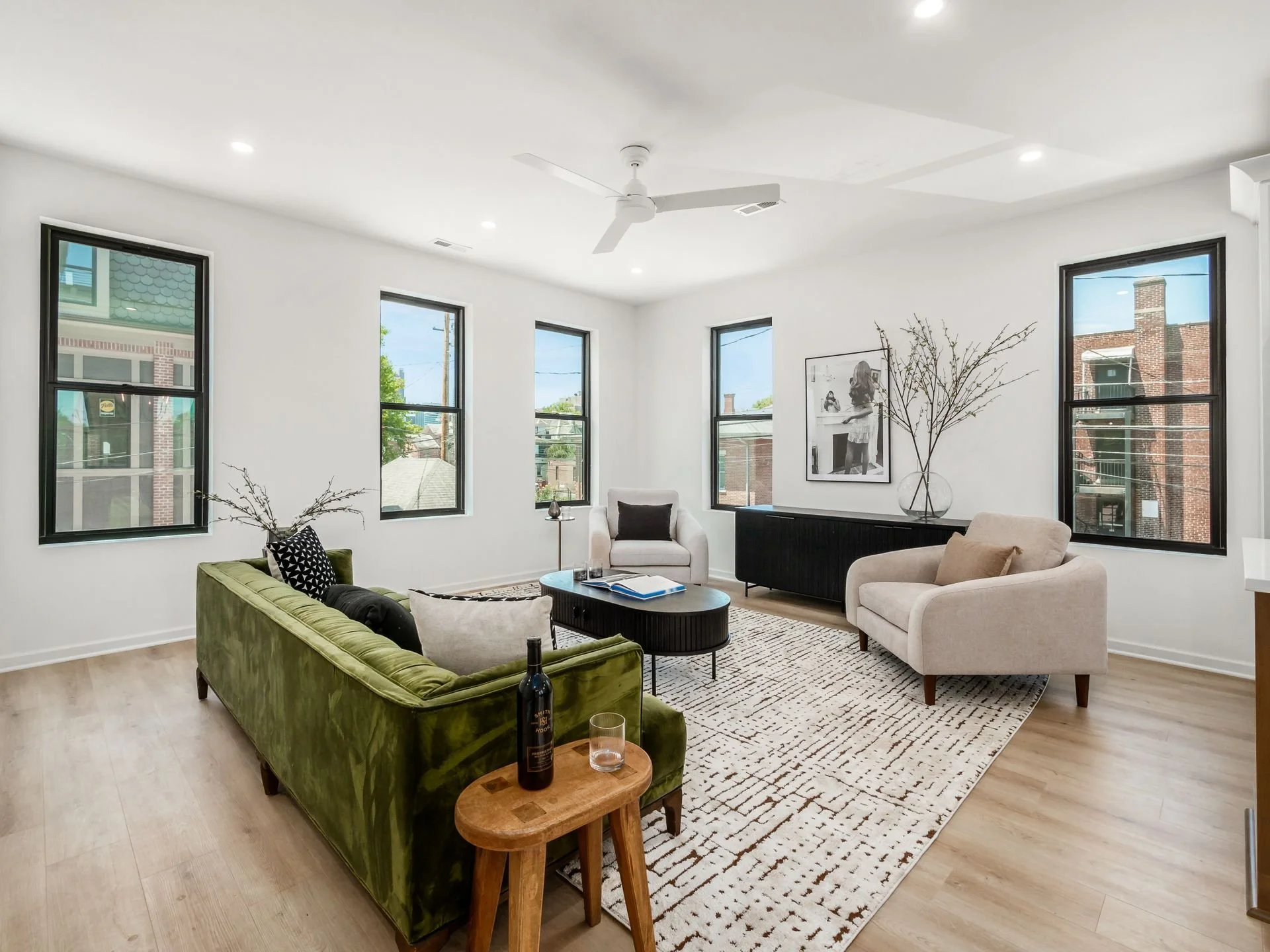 [web]b42e30e7-36d0-4df2-889a-4768afc12026_N 581 E Walnut 024.jpg