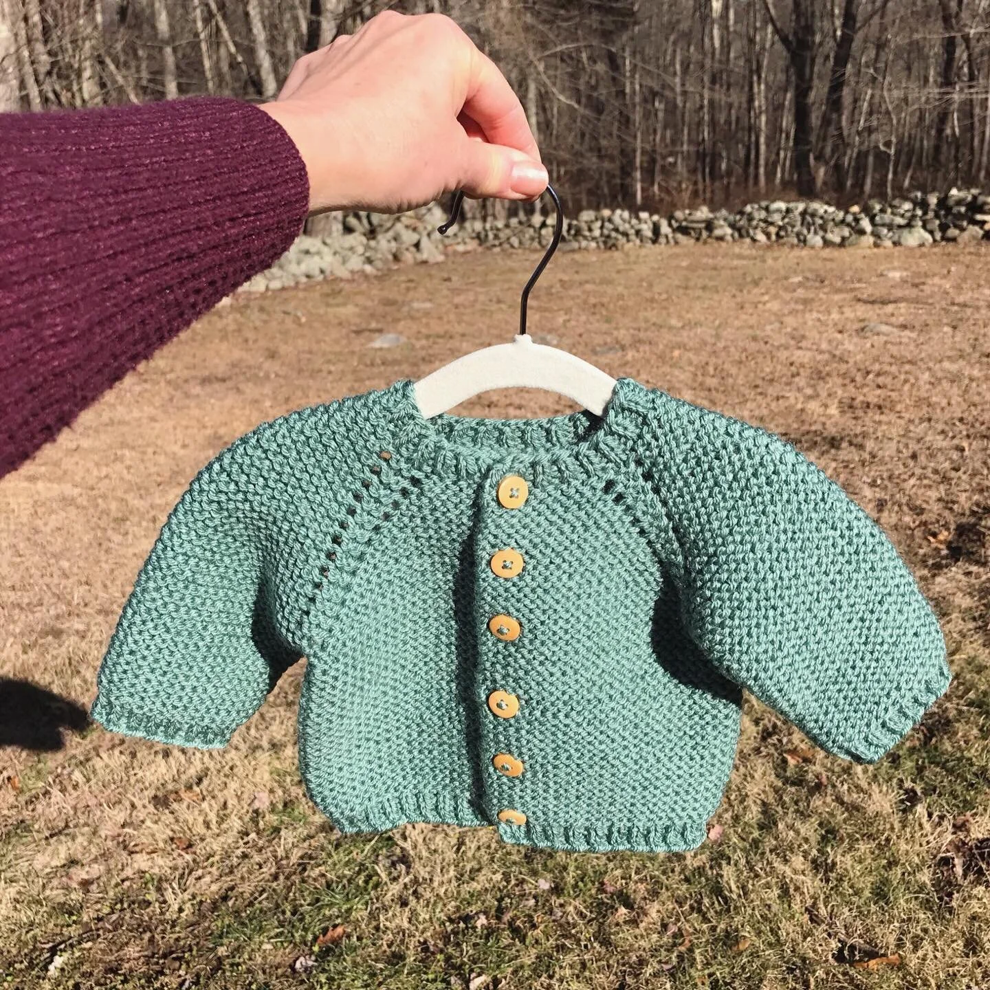 Etta Cardigan 🌱 I had a lot of inquiries about the sweater in my post yesterday. Etta Cardigan is an easy top down sweater sized 0m-8y. You can find  the pattern in my Etsy and Ravelry shops, just click the link in my bio.🙌
.
#vintagebabyclothes #b