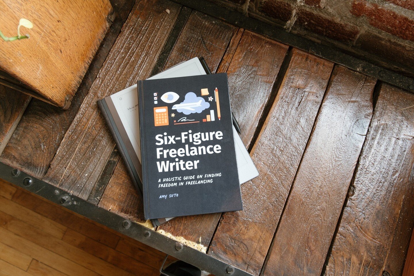 Praise for my book SIX-FIGURE FREELANCE WRITER: ⁠
⁠
⭐️⭐️⭐️⭐️⭐️⁠
&quot;Amy Suto is brilliant and this book is a GOLDMINE! I've been freelancing for 4+ years now, and I've read a tonnnnn of self-help, business, and growth books...this is by far one of 