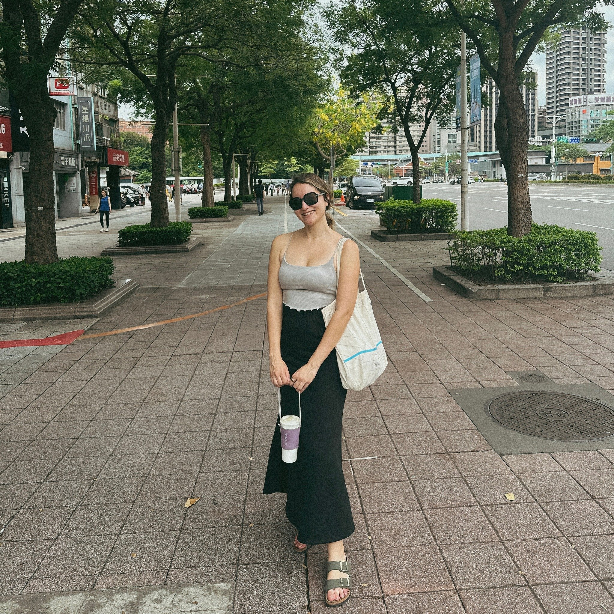 Boba tea carrying sling = automatically makes you a local in Taiwan (so I&rsquo;ve heard?) 🧋

🍳 Taking today (mostly) off to get brunch, drink tea, and wander the city with @kylefcords. We&rsquo;ve got 3 more days here until our trip to Singapore!
