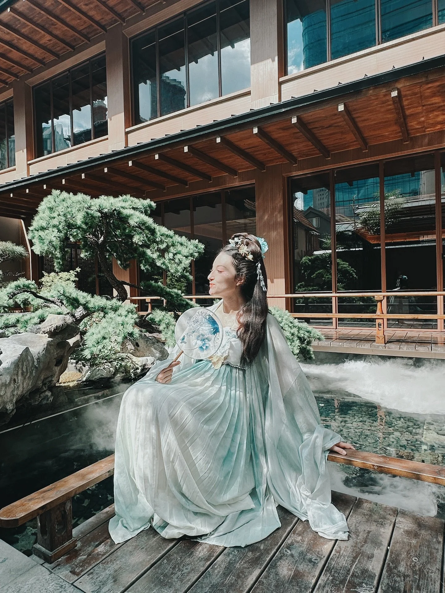 More snapshots from our day spent going back in time at the 📍Gongyan Imperial Feast in Shanghai. ✨ More coming soon in my Shanghai travel blog &mdash; subscribe at Sutoscience on Substack to get it delivered to your email (🔗 in my bio!) #shanghai #