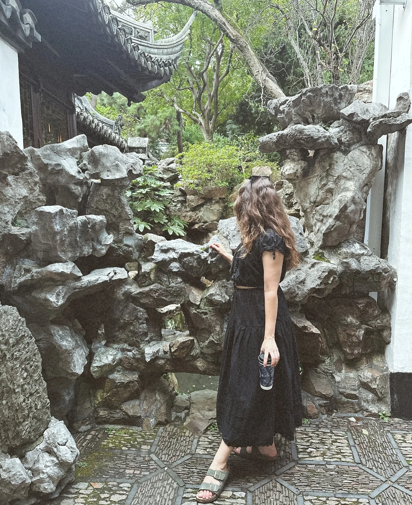 ✨ Shanghai this week: 
✅ visiting gardens
✅ trying coffee inspired by the owner&rsquo;s dog/or where each special coffee drink is numbered!
✅ playing dress up 

&amp; overall enjoying being out and about in the world lately! 

Since finishing my book