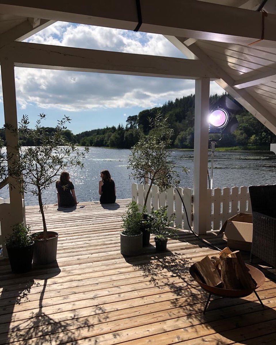 Afternoon breaks on set don&rsquo;t get much better than this one&hellip; #thelilymereestate