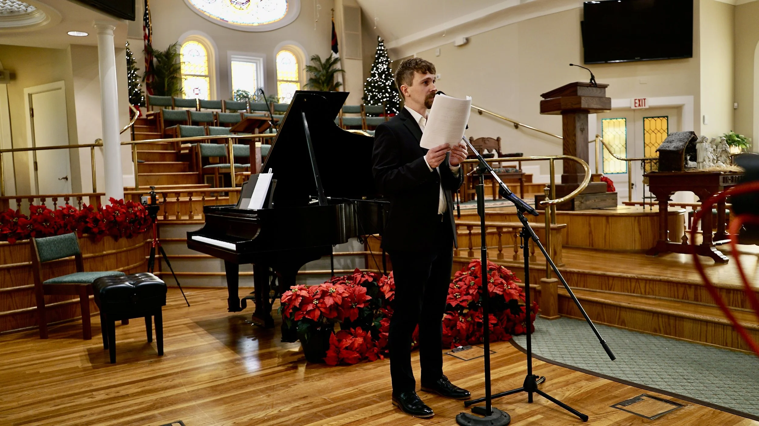 Harry Luton, owner of Luton Piano Academy, speaks at the Winter Piano Recital 2024.