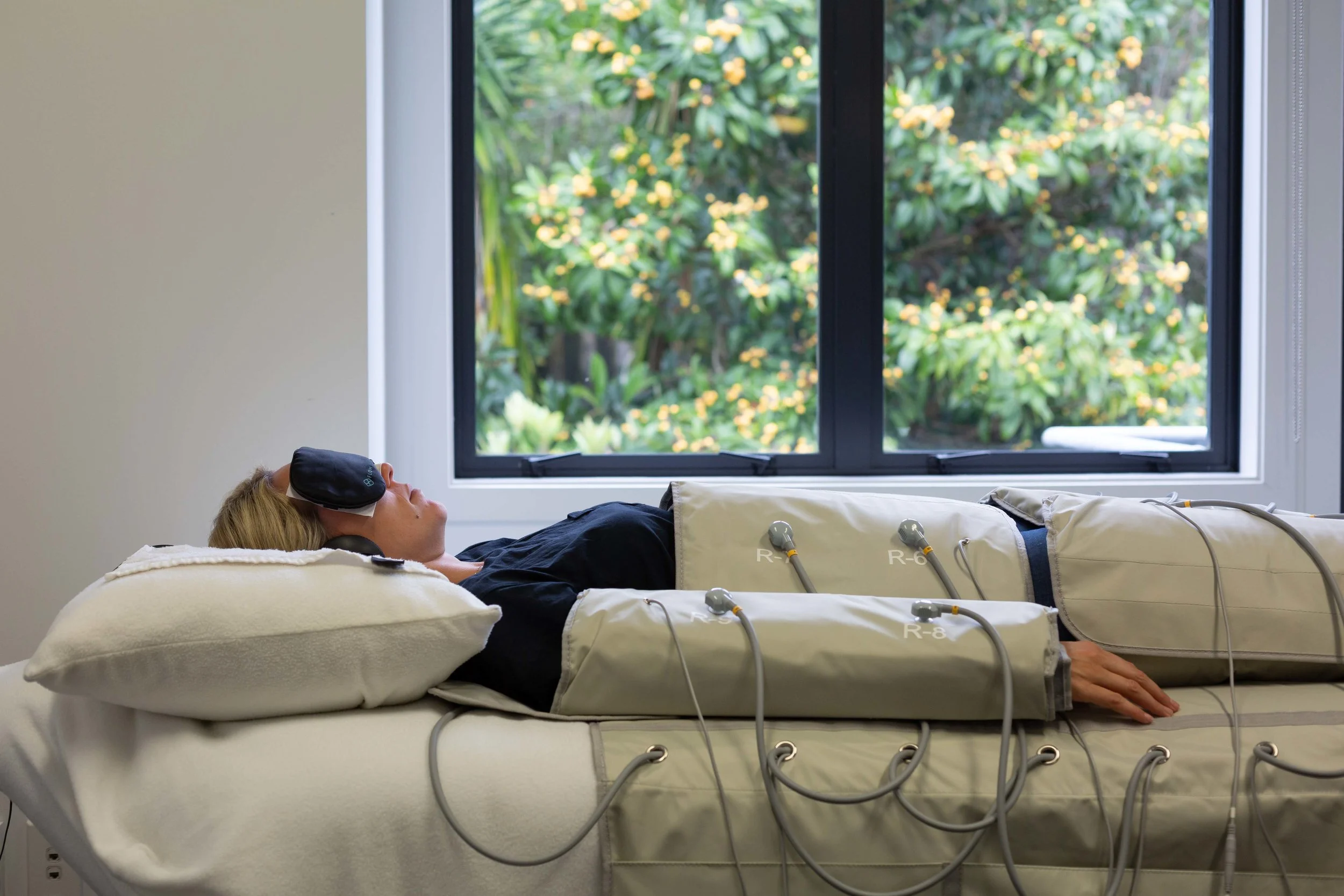 Client relaxing during a Flowpresso session at Ridge Vitality