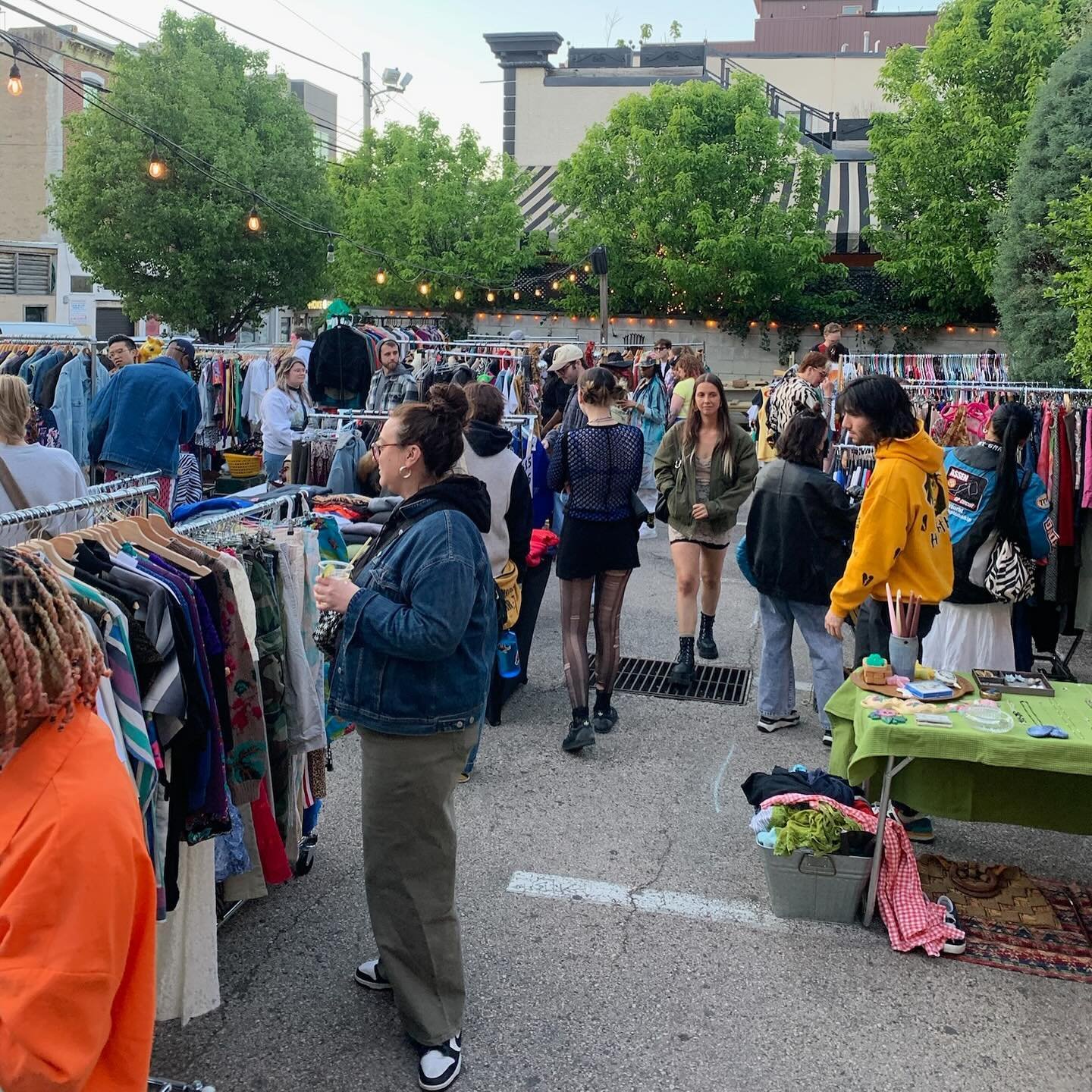 WOW! What an Earth Day @northbowlphilly this past Monday for @reworktherunway 🌎♻️ Thanks to our 13 local vintage clothings vendors &amp; all who came out to shop &amp; support them in the beer garden from 6-9pm 🛍️ Our next market is Saturday 5/18 @
