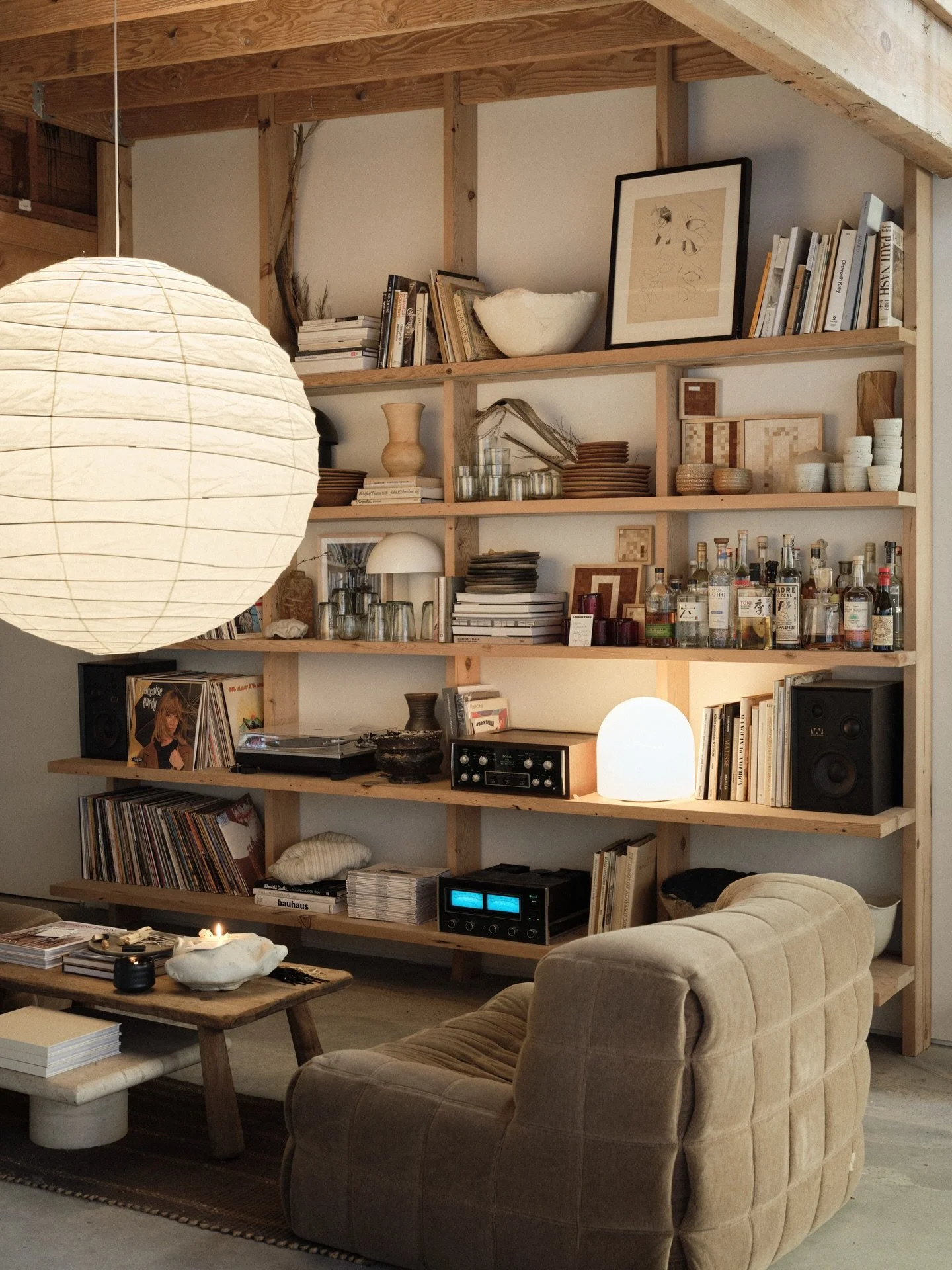 More behind-the-scenes moments from installing our little Abbott Kinney shop a few weeks ago. If you&rsquo;re visiting LA for the holidays, make sure to stop by and check it all out &mdash; we&rsquo;ve filled it with all my favorite things: my friend