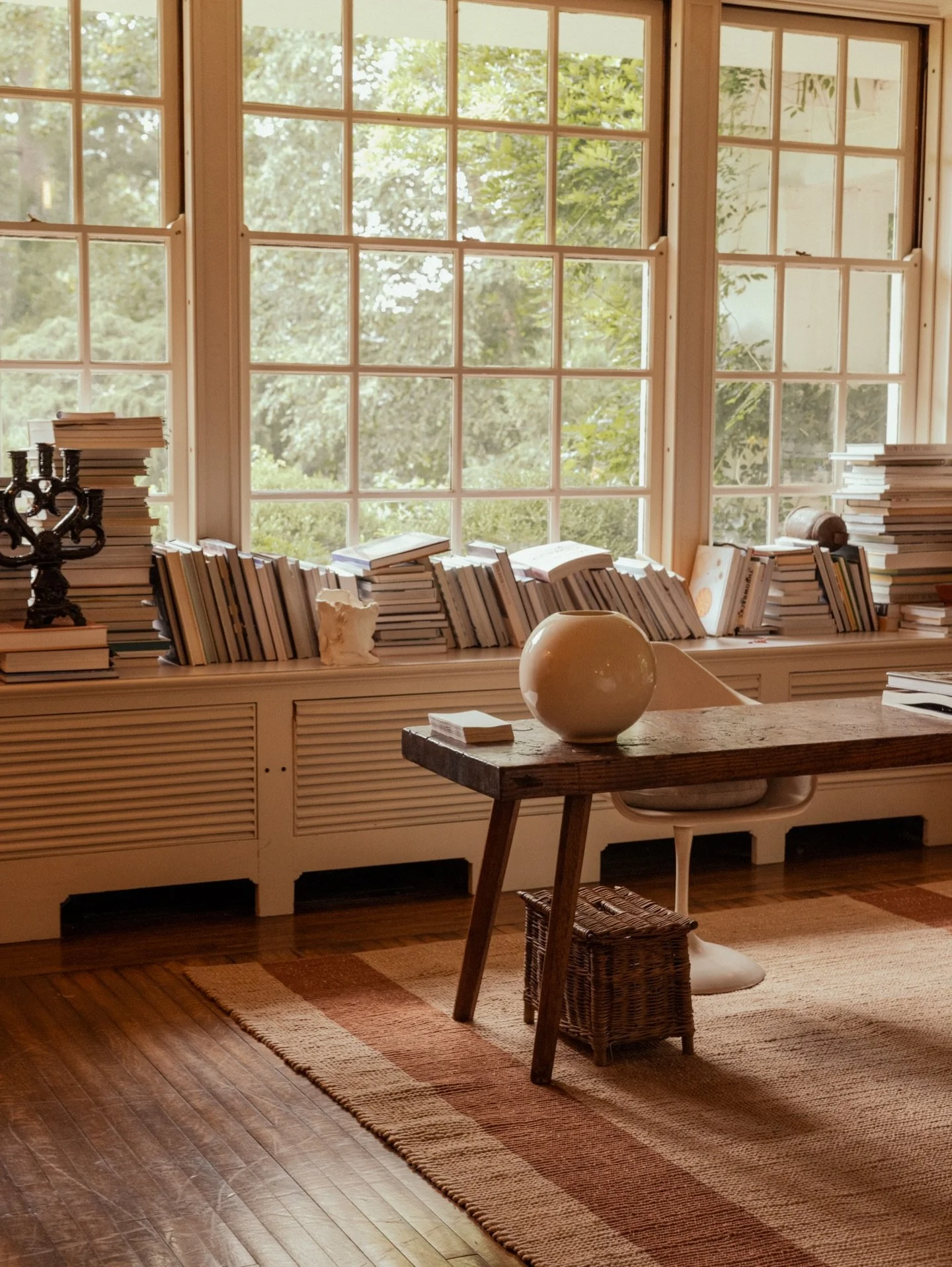 PUBLIC SERVICE ANNOUNCEMENT: Design books are like Pinterest&hellip; without the ads&hellip;

Swipe through for a few I dove into, scribbled on, and dog-eared over the break. 
 Link in bio for all my go-to design books.

// #LeanneFordInteriors image