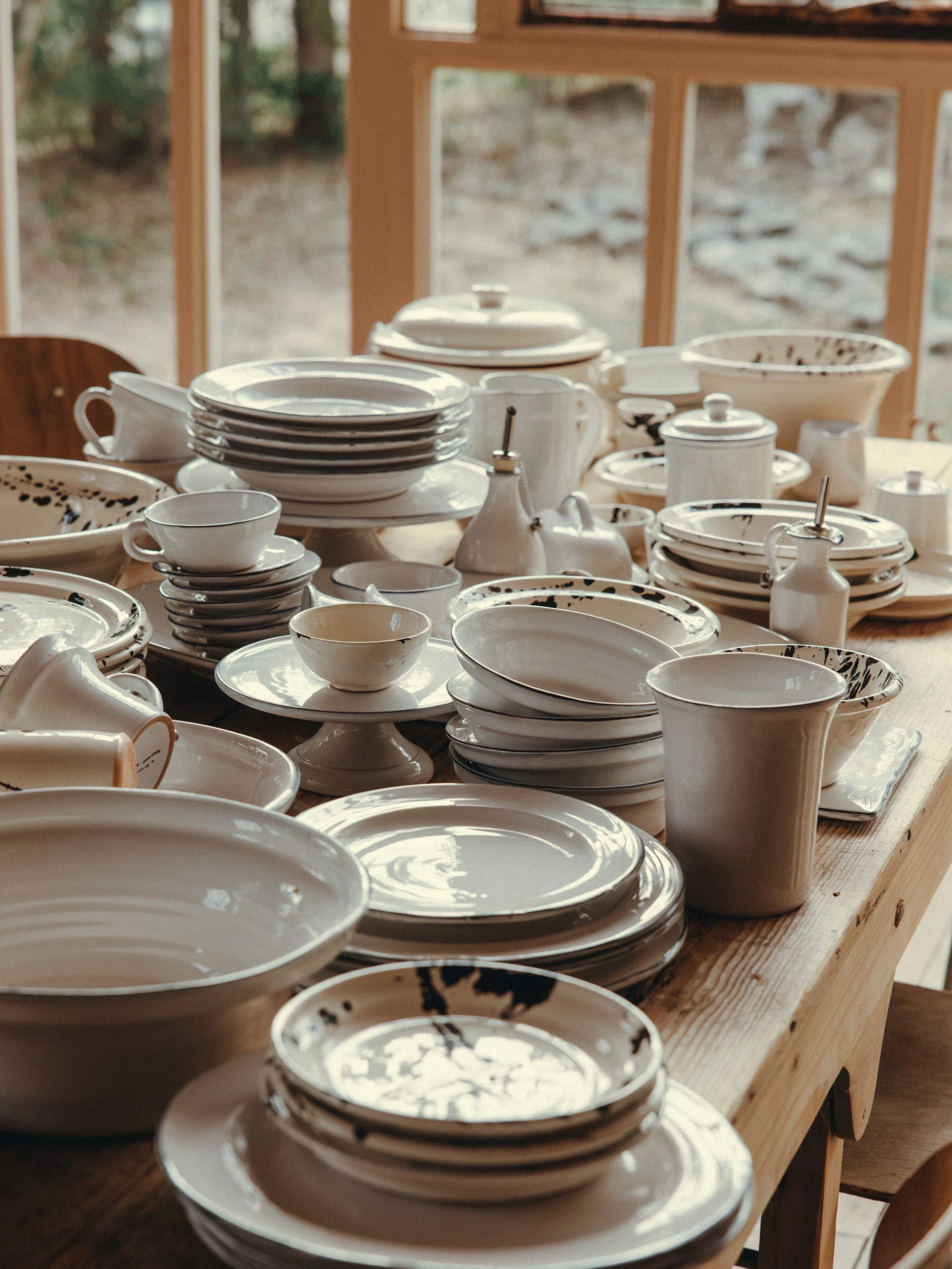 Their are two lines within our @ilbucovita collab collection&hellip; because I could never choose just one mood!

Bevagna is the polished one &mdash; true white with a black rim. Timeless, elegant, pulled together&hellip; but still knows how to have 
