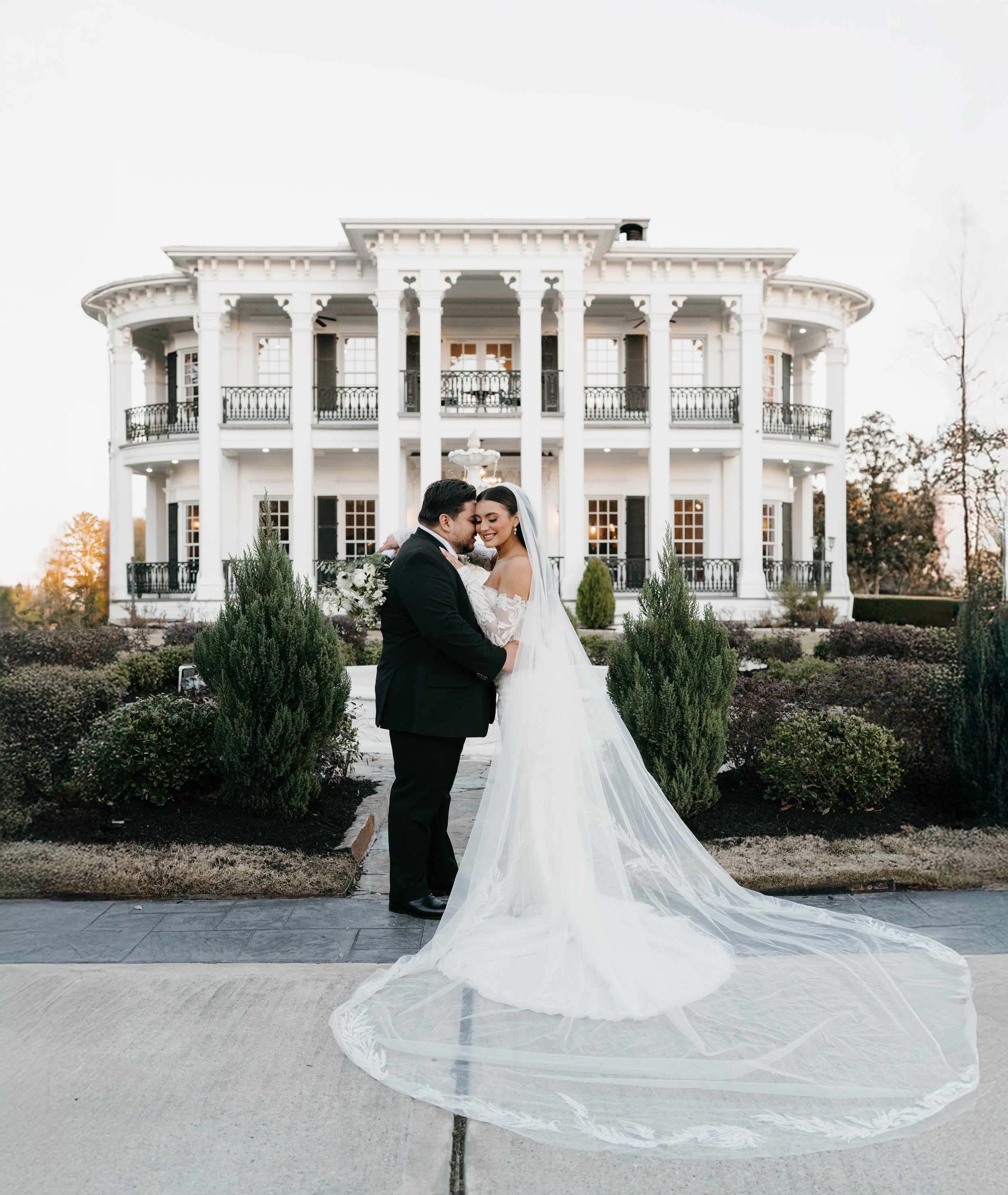 Sandlewood manor wedding Couple portraits