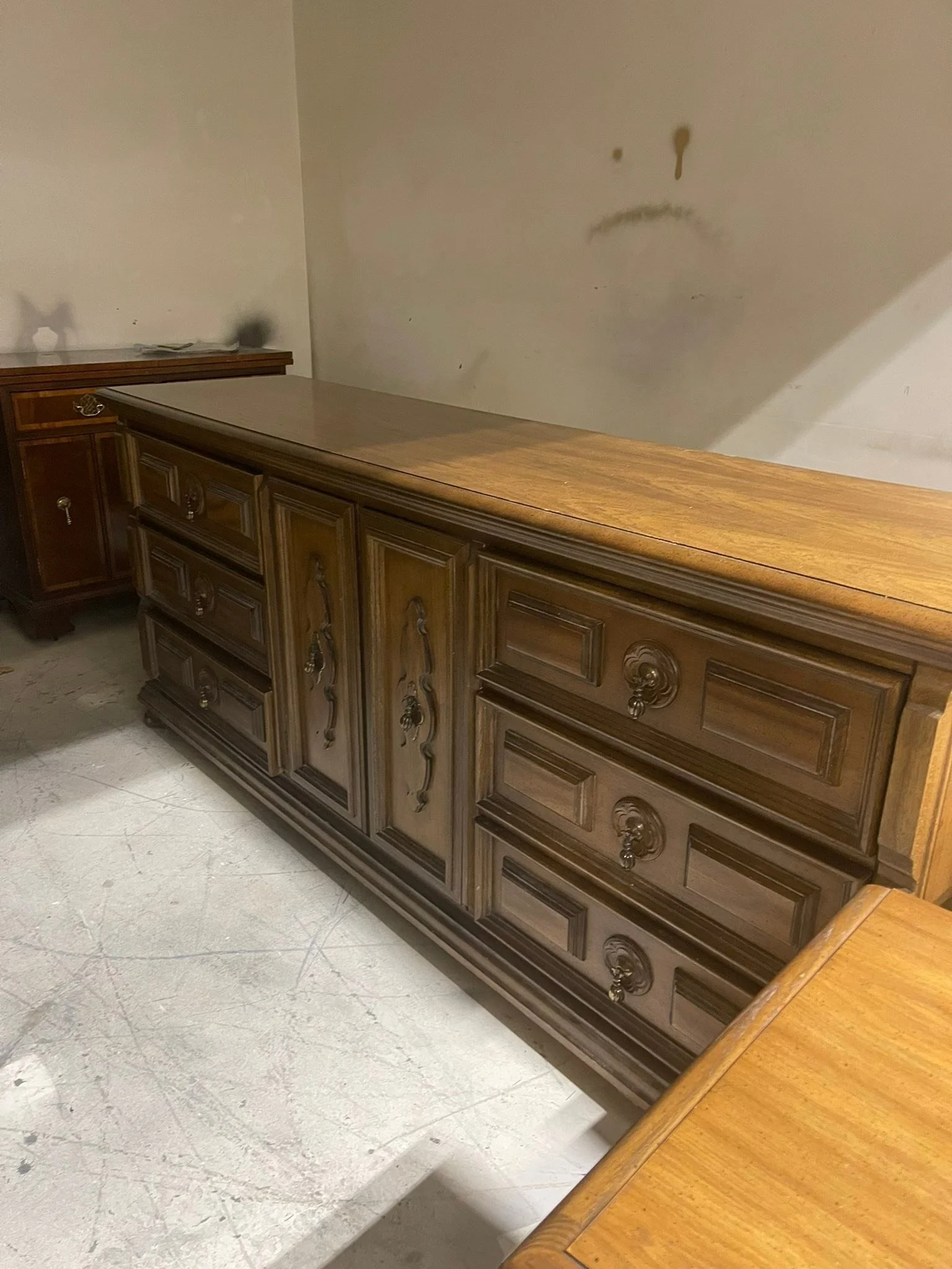 Here&rsquo;s a few of our new pieces, Drexel heritage, Thomasville, and all solid wood follow for more
Furniture on 5th