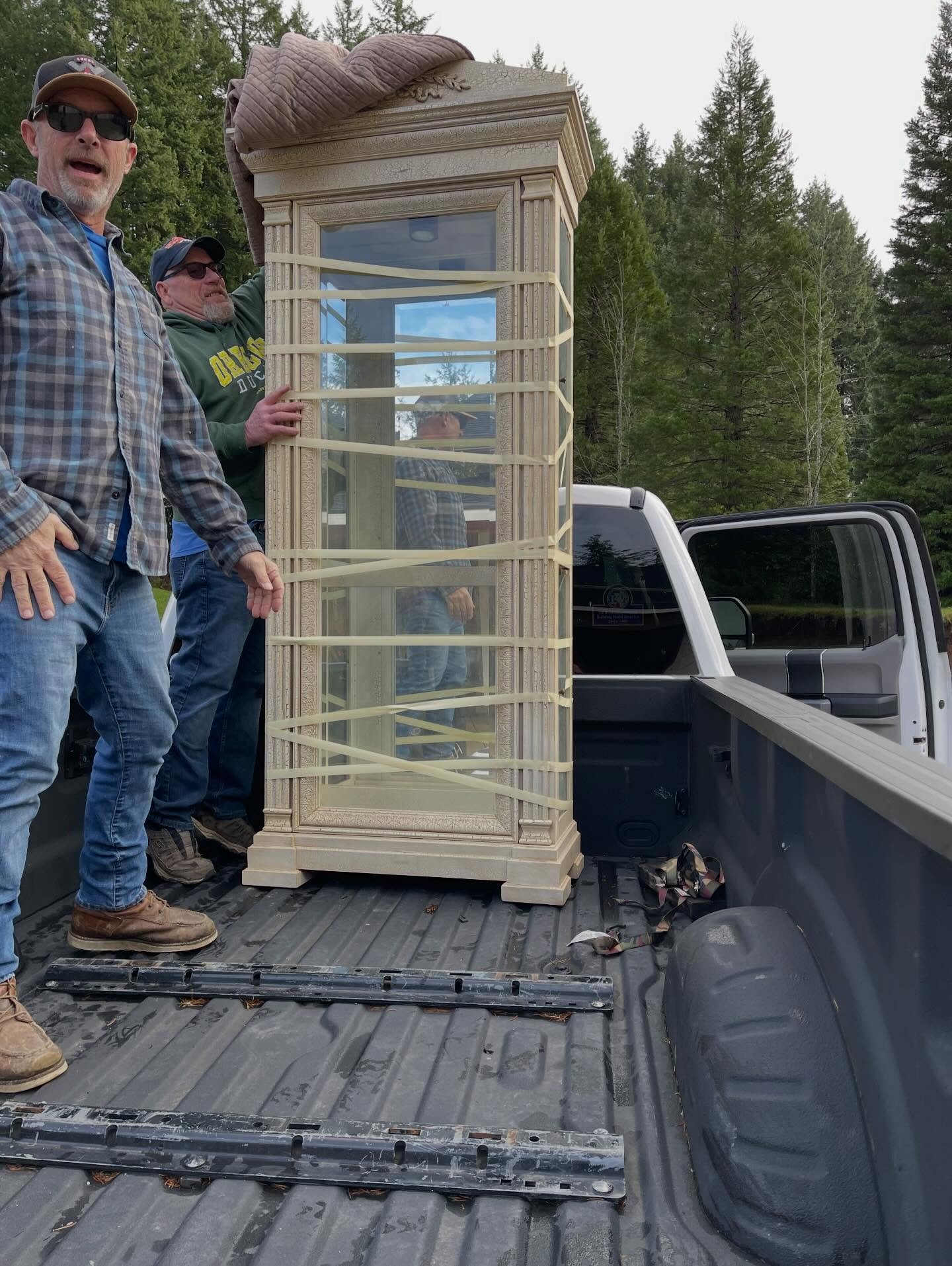 It was a nice Friday we moved a couple things out of our shop that sold, and we also sold a unfinished set that we will paint cream for a customer and then it will be heading off to California for her spare home there. I do love being able to visit w