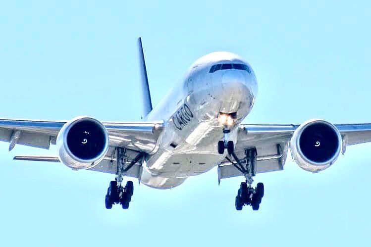 Someone got a nice pic of me landing in Chicago&hellip;
#flying #777 #flight #flightcrew #boeing