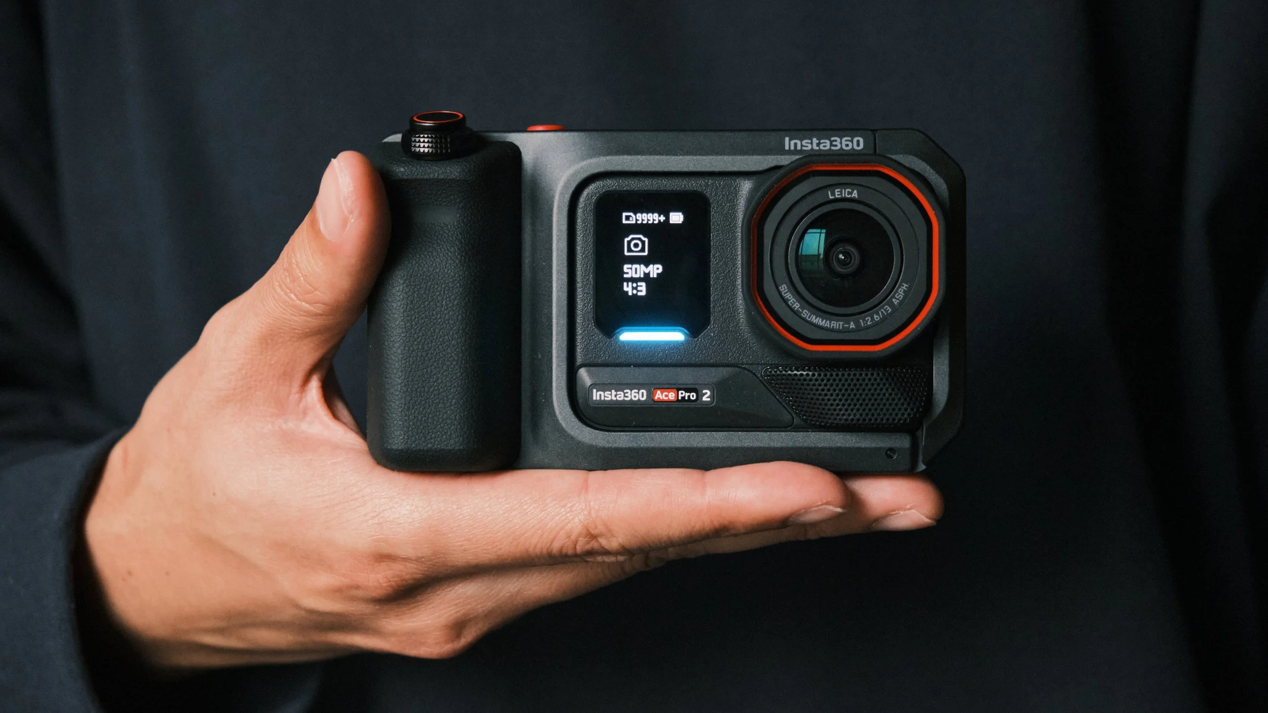 Better than Fuji? A Pocketable Leica for Street Photography