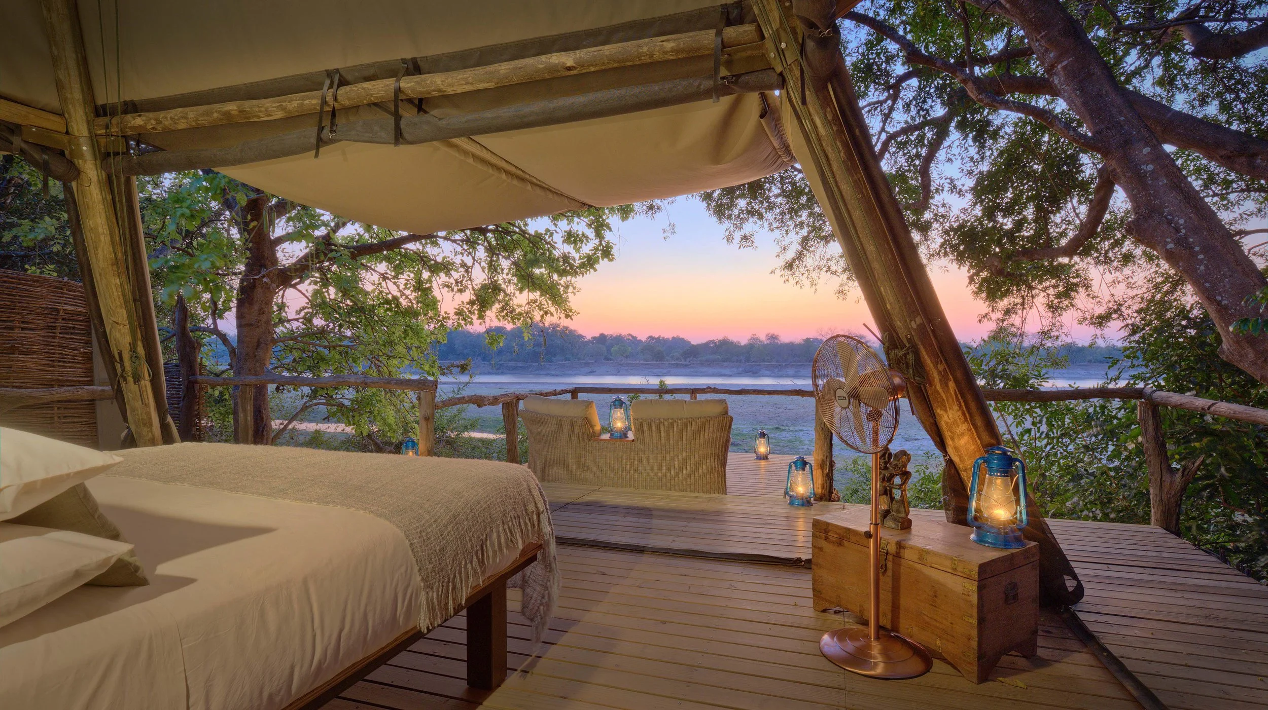 Shawa Luangwa 2022 -36.interior room at sunset_1.jpg