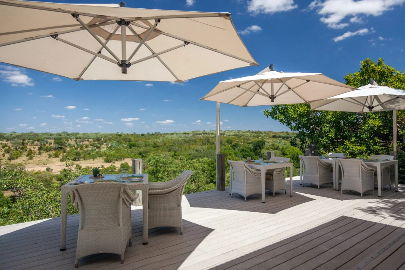 leopard-hills-mvr-2024-lodge-4-dining-lunch-deck-05-1350x900.jpg