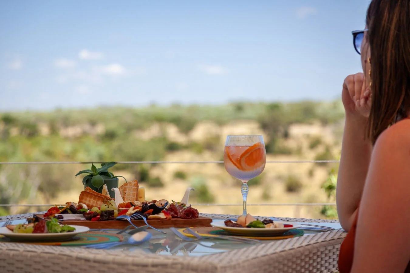 leopard-hills-mvr-2024-lodge-4-dining-lunch-deck-12-1350x900.jpg