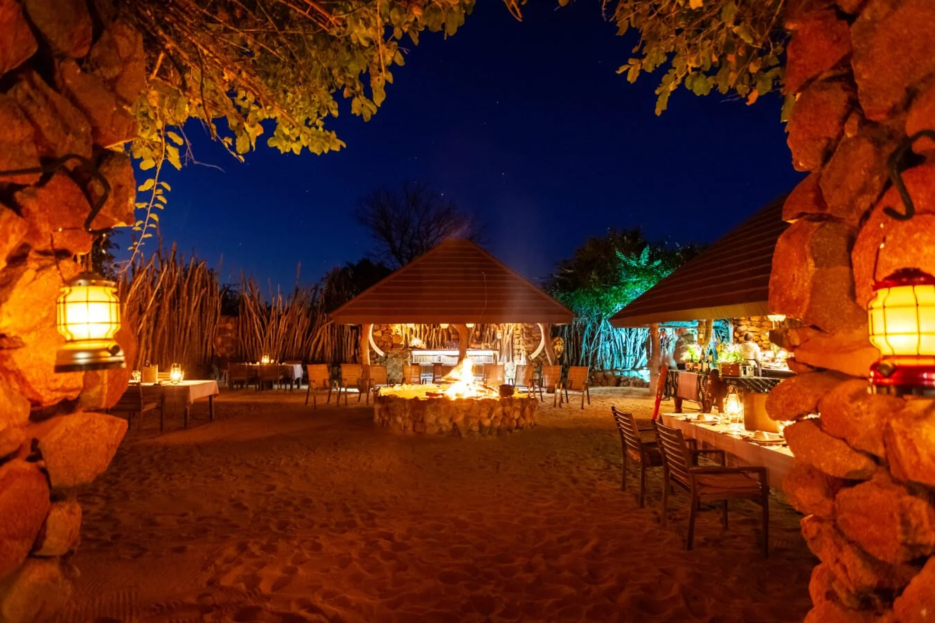 leopard-hills-mvr-2024-lodge-7-dining-dinner-boma-01-1350x900.jpg