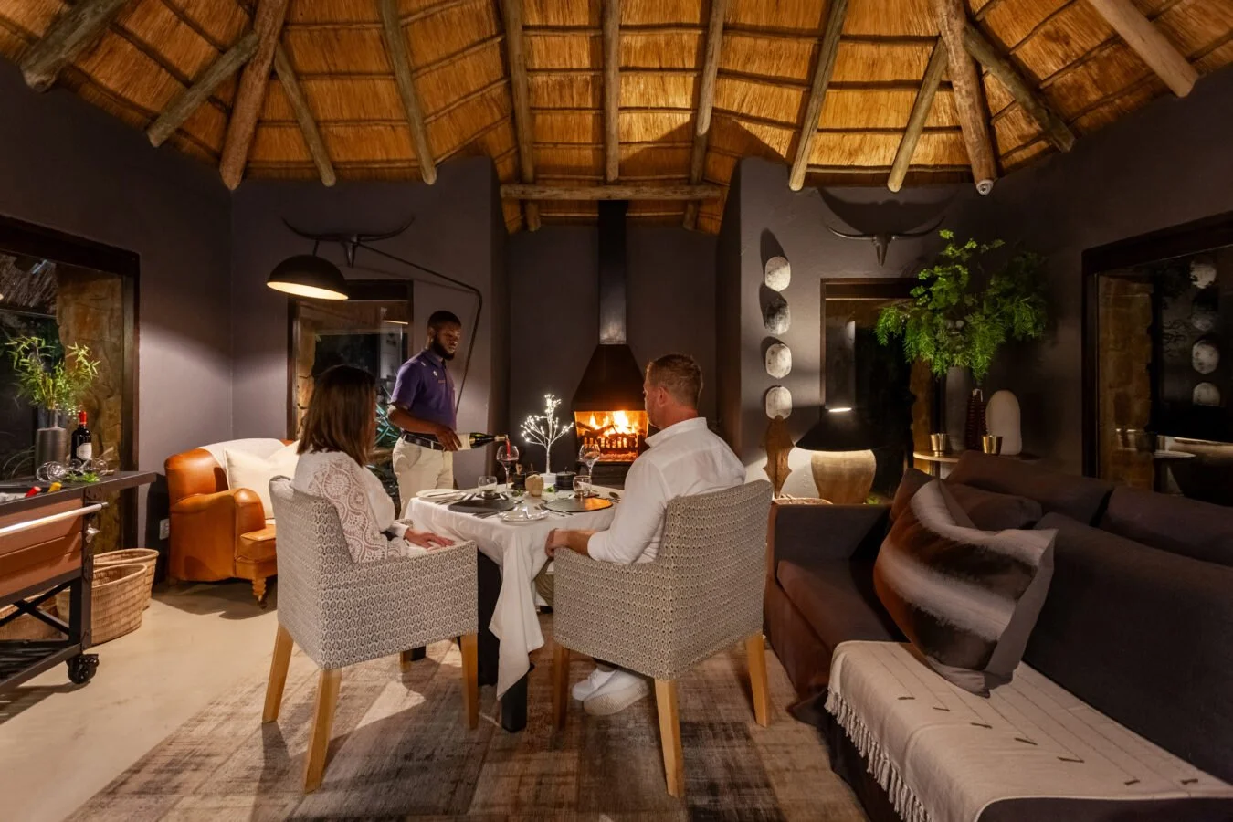 leopard-hills-mvr-2024-lodge-7-dining-dinner-private-02-1350x900.jpg