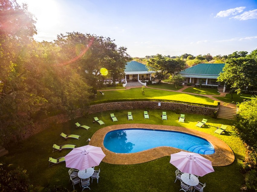 Batonka-Guest-Lodge-Vic-Falls-4.jpg