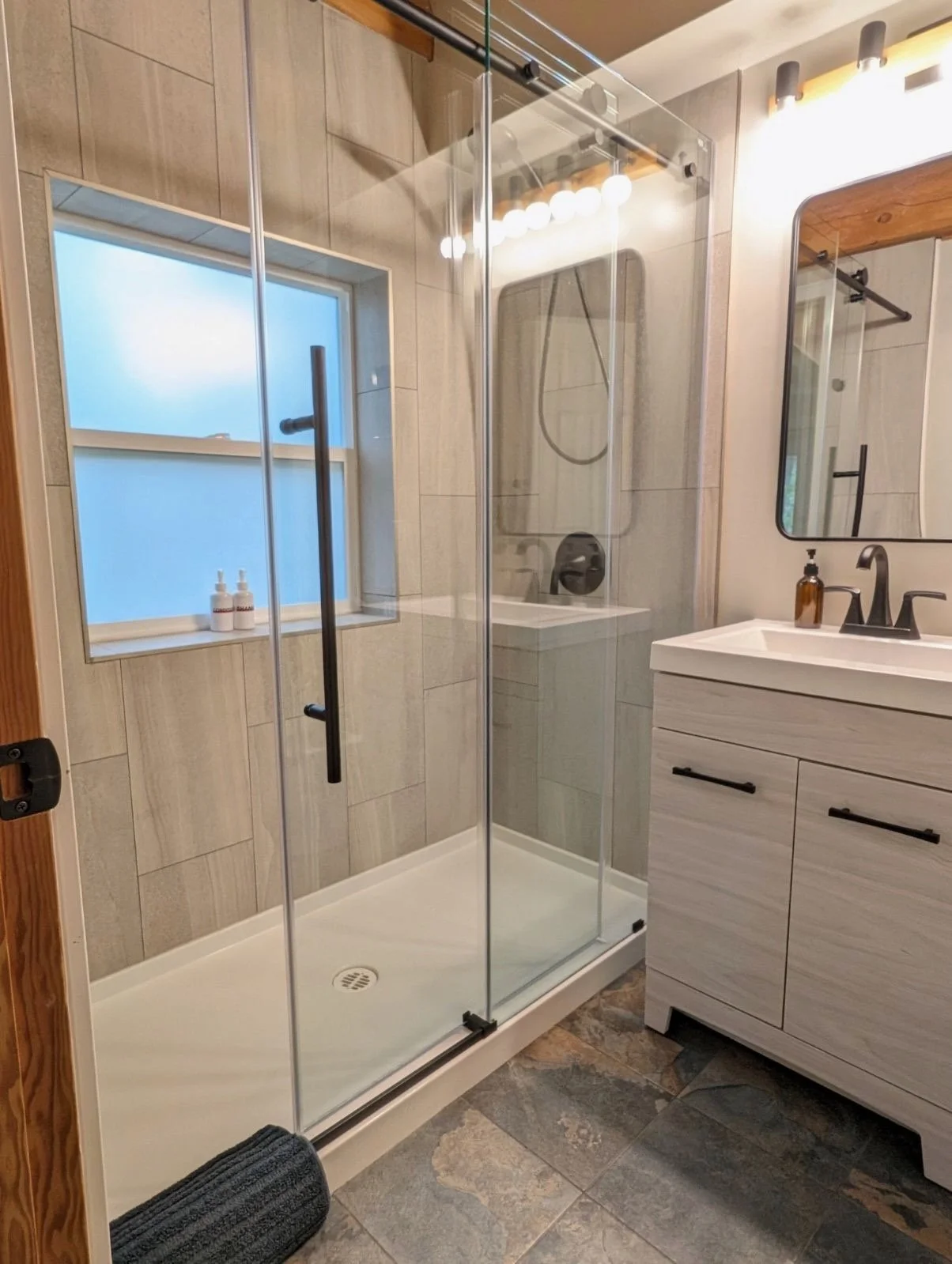 Champagne Ensuite 1.jpeg