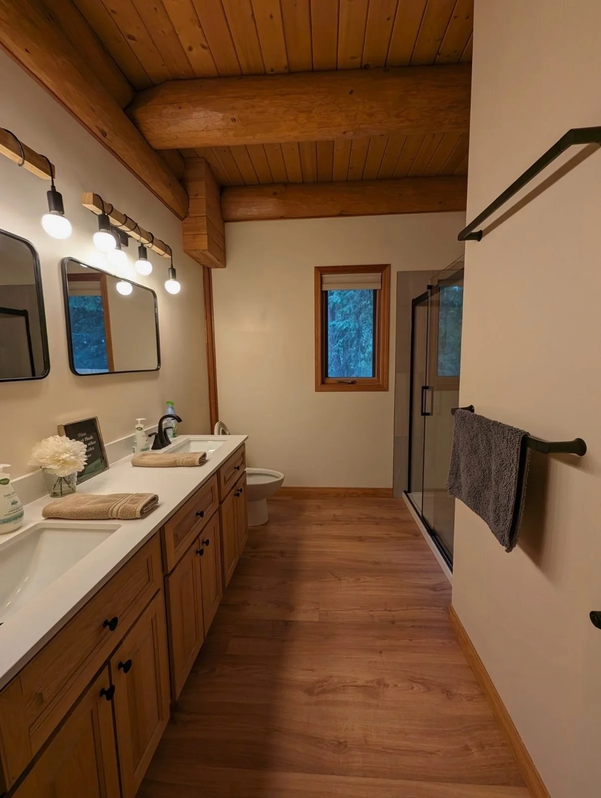 Main floor bathroom.jpeg