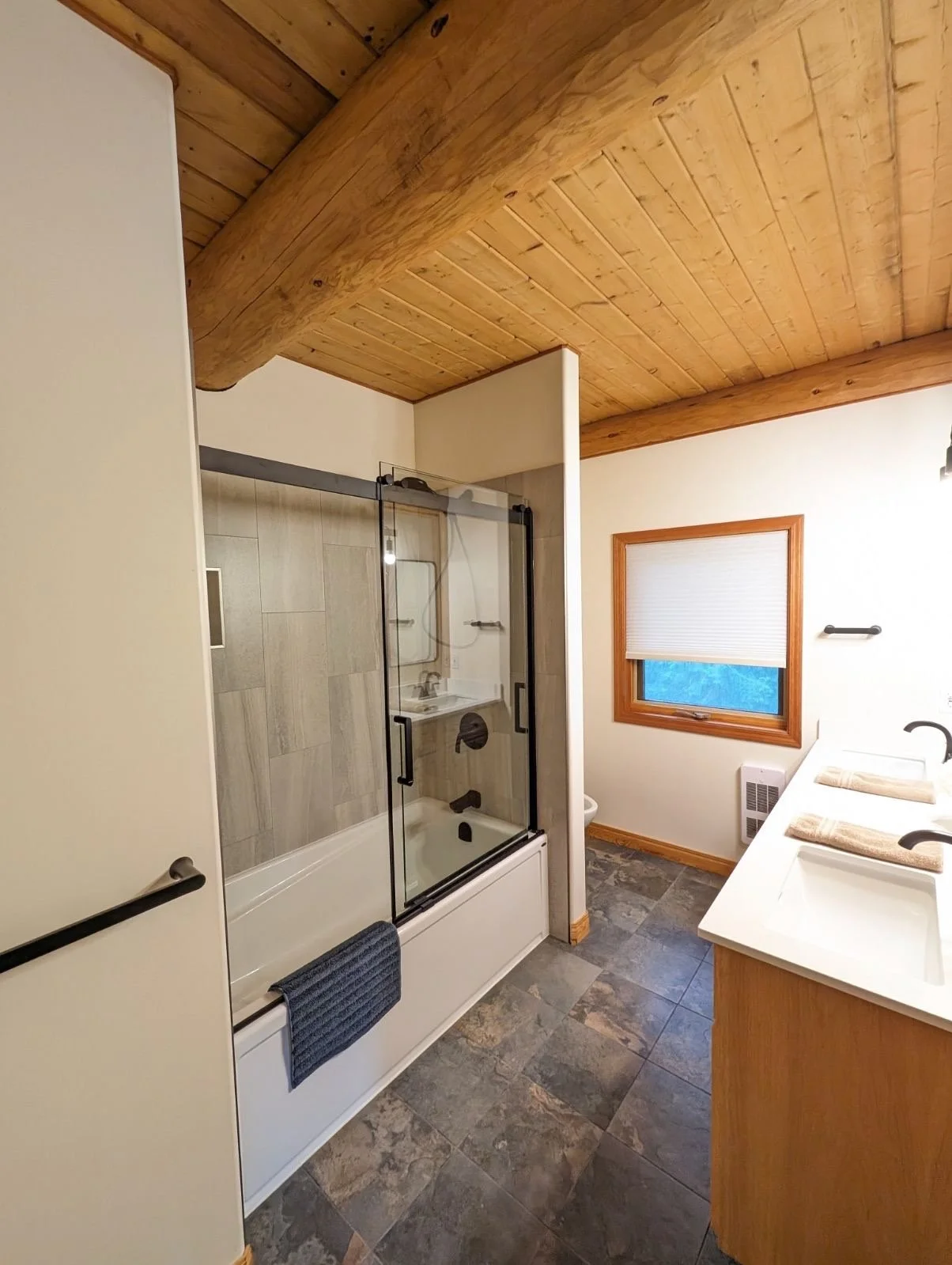 Second floor bathroom.jpeg