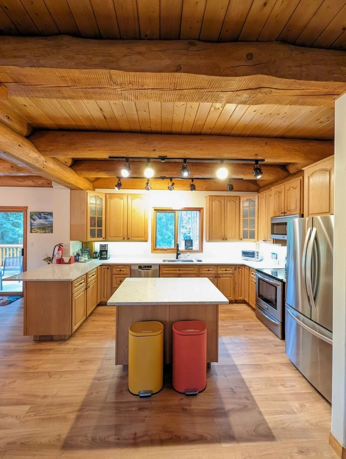 Updated kitchen, plenty of space and well equipped for large meals