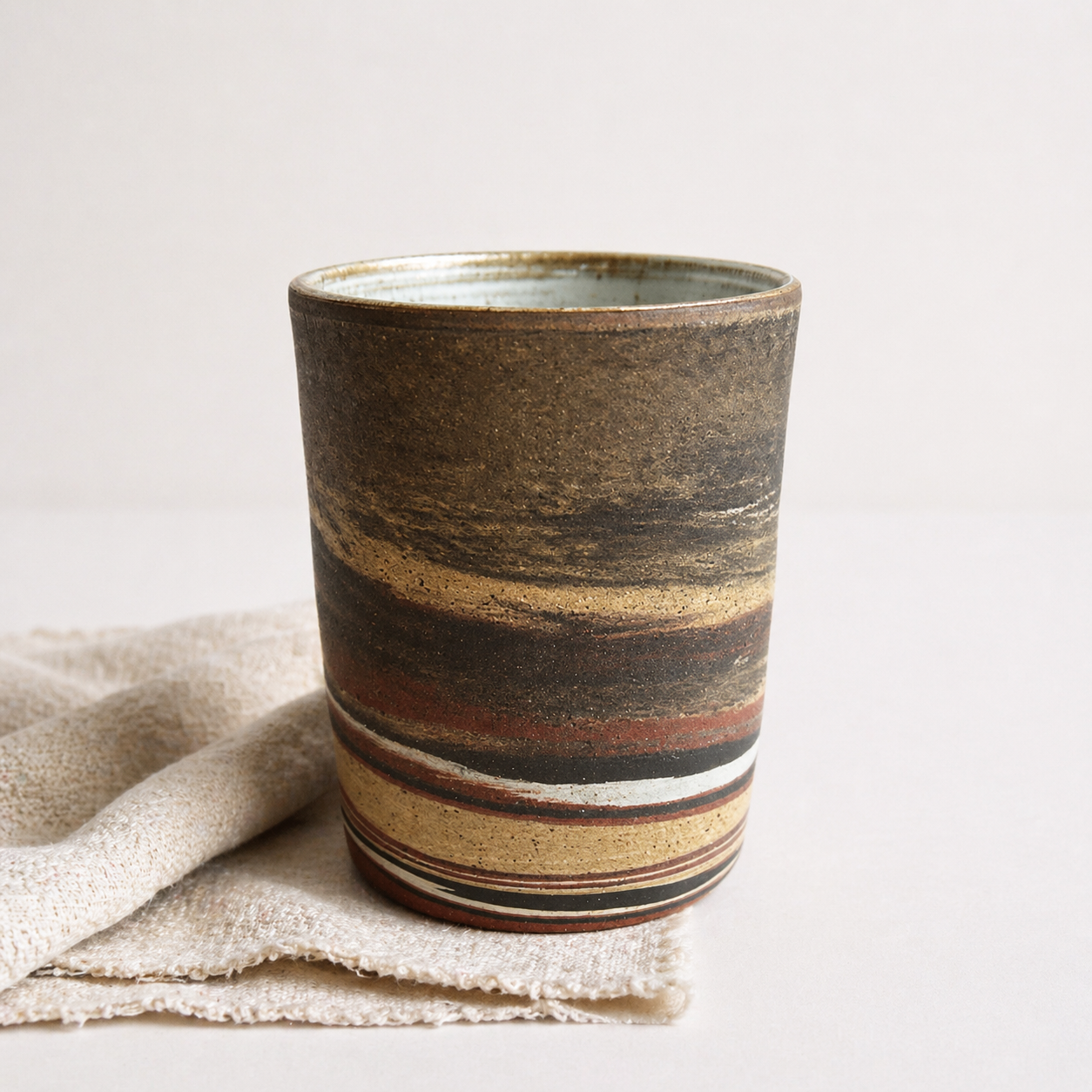 Marbled Strata Cylinder