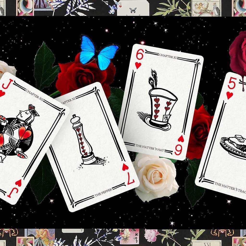 Various objects from the royal trial: Who stole the Queen&rsquo;s tarts? &hearts;️🌹👑
&bull;
Shop the Wonder Collection playing cards now: 🌹Link in Bio 🌹
&bull;
&bull;
&bull;
#lewiscarroll #aliceinwonderland #drawing #illustration #playingcards #p