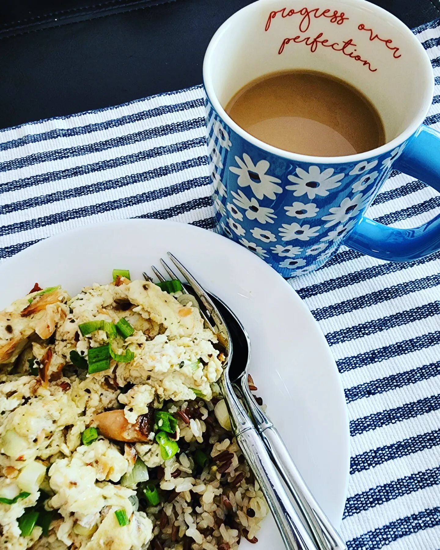 Sundays are for sleeping in and brunching. Its my favorite meal to cook at home. Today I made a smoked salmon egg white scramble over multi-grain rice. Plus decaf with oatmilk and stevia. 

Hope you all have a wonderful Sunday!! Let's set ourselves u