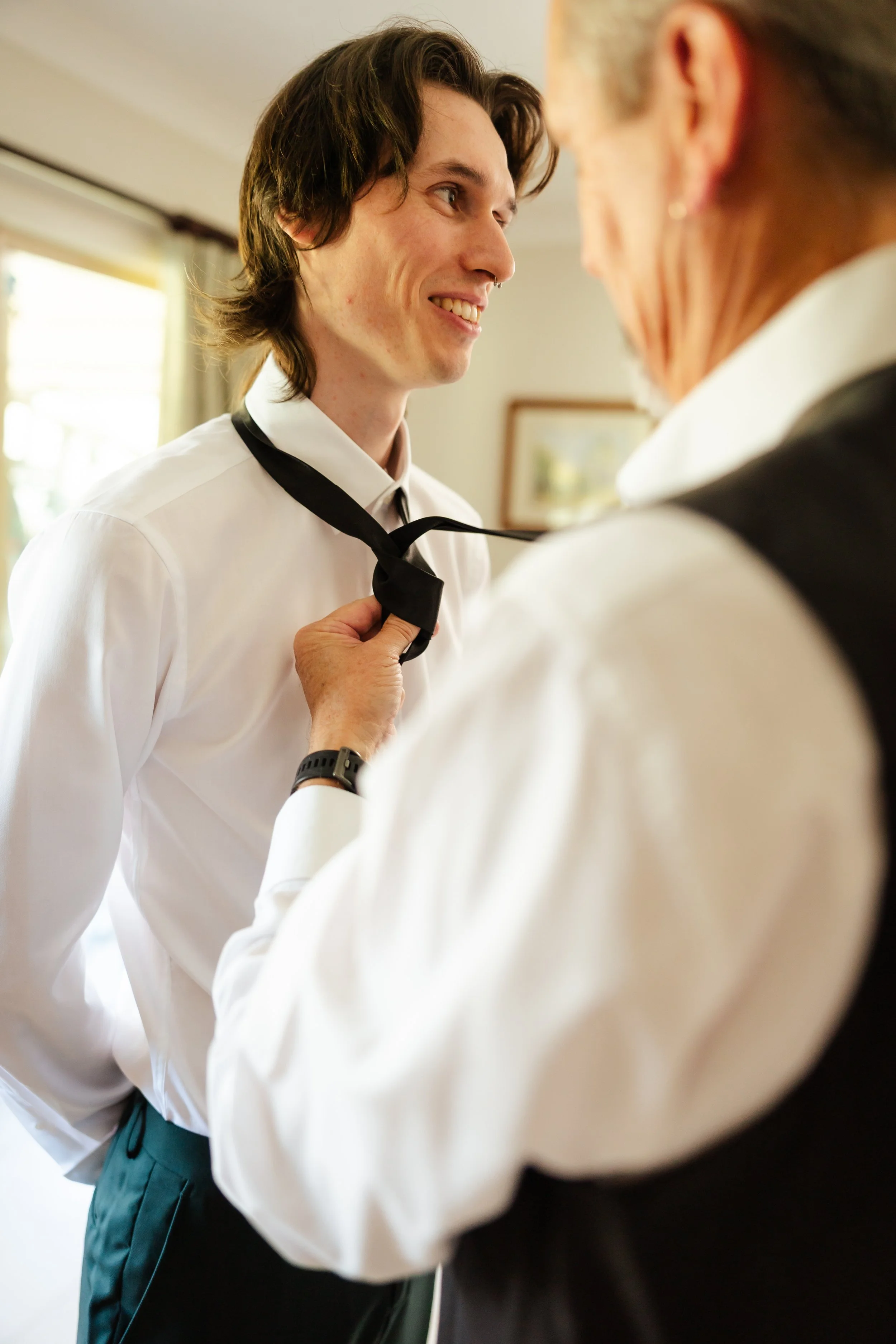 dad help do their sons tie