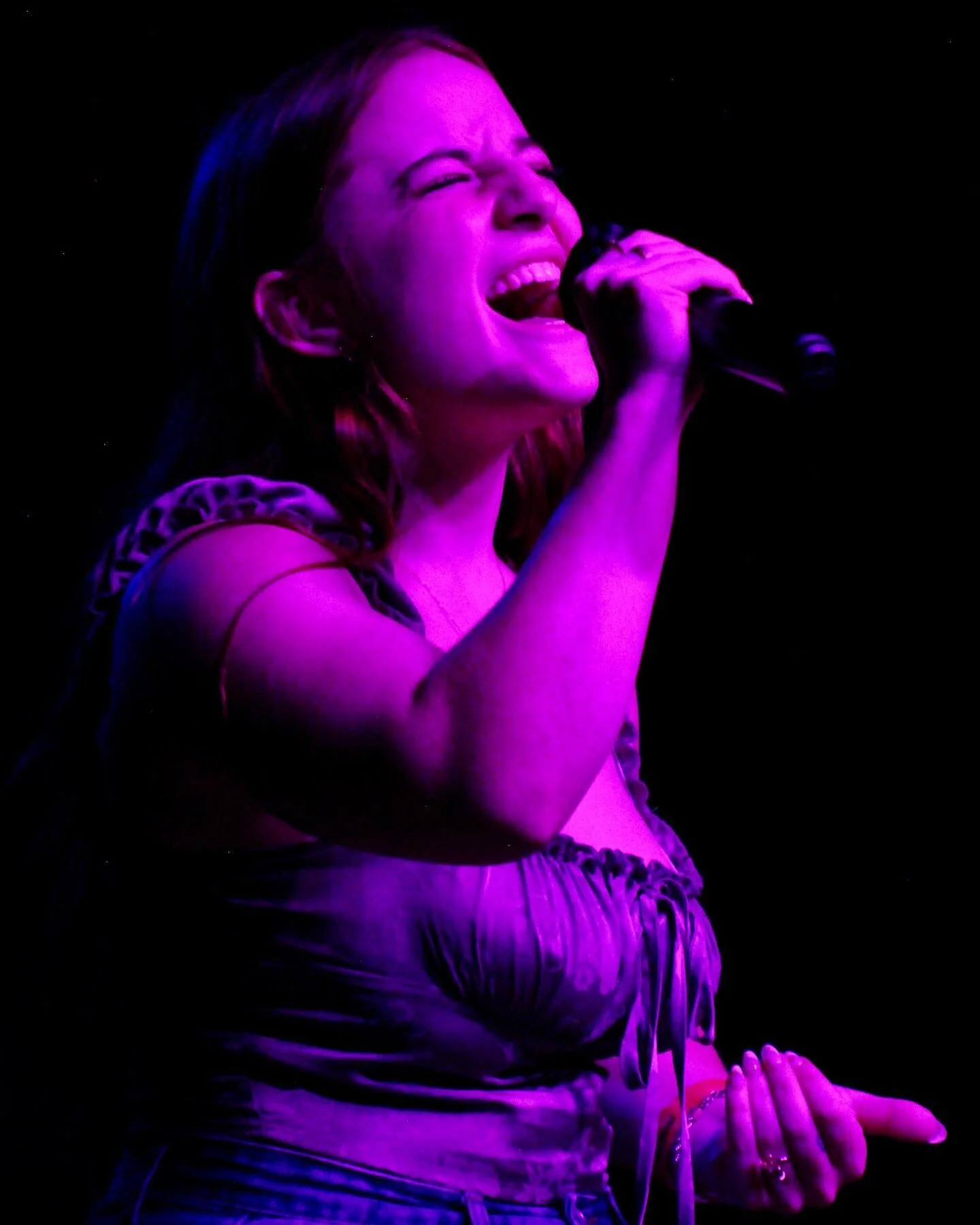 I&rsquo;ve been so lucky to do some concert photography for @thefionasofia this week! Fiona is so incredibly talented and I can&rsquo;t wait to see where she goes &lt;3
