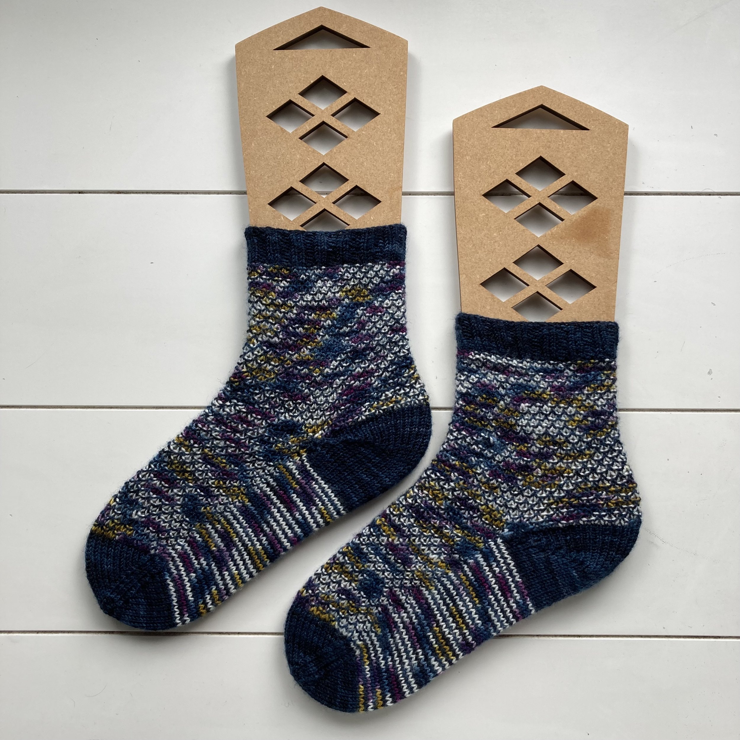 Broken Seed Stitch Socks - Outlaw Edition