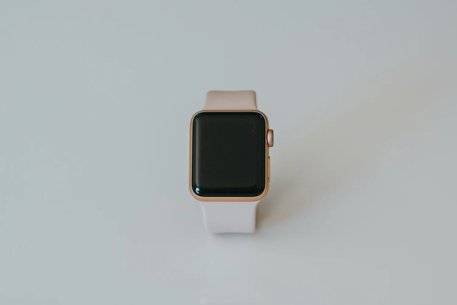 How to turn on apple watch