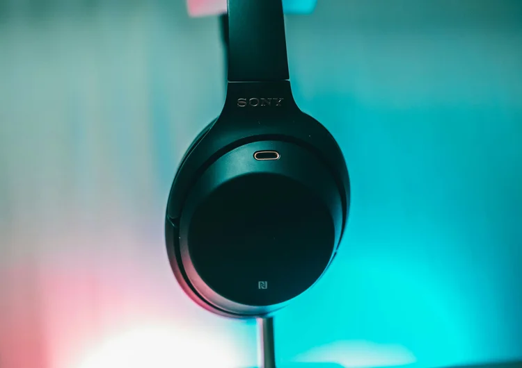 How to connect sony headphones to iphone
