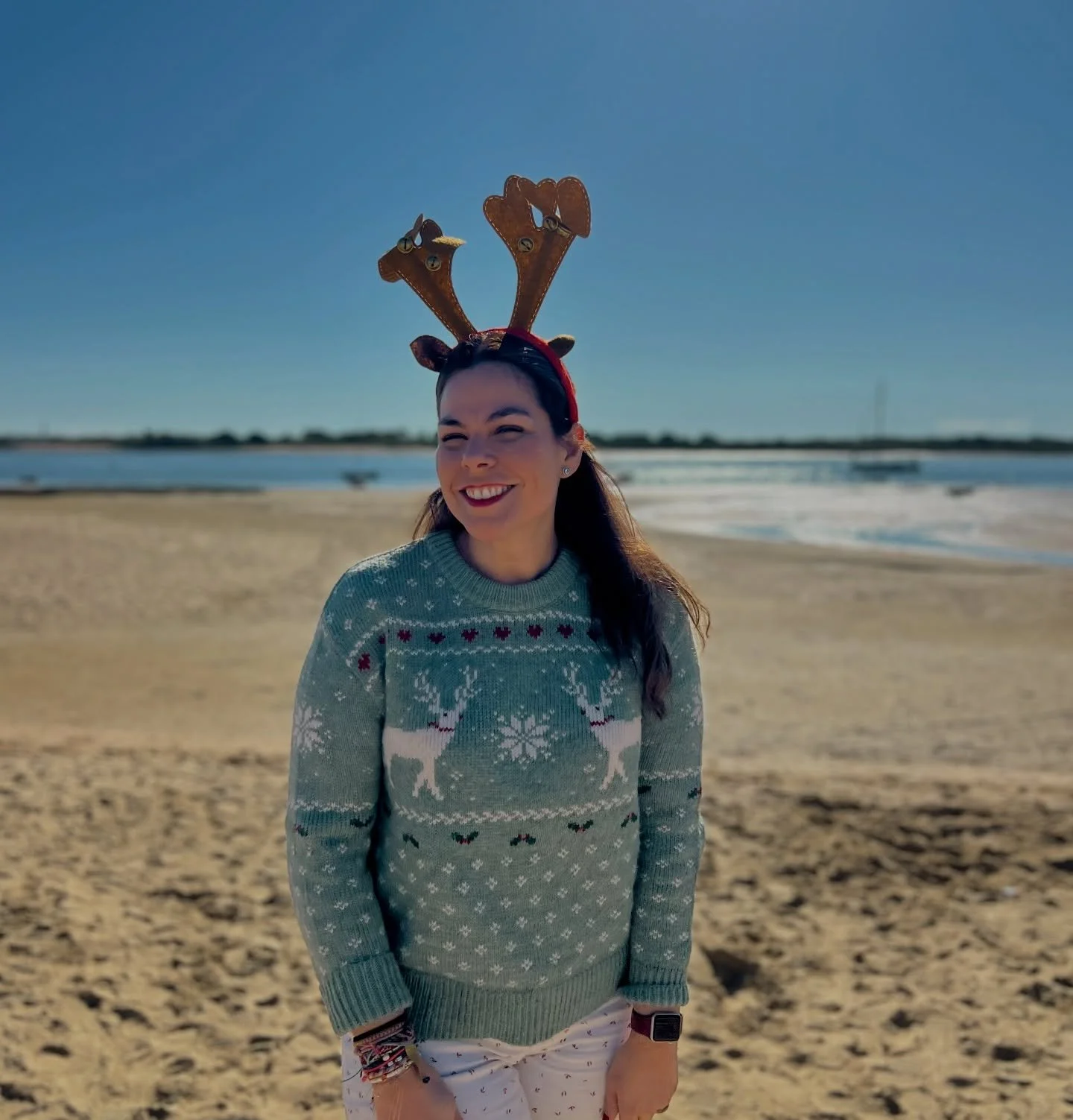 Mi desaparici&oacute;n y desconexi&oacute;n necesaria se debe a:

🔹 Una muy Feliz Navidad 🎄
🔹 Mucha familia ❤️🥰
🔹 Muchos amigos 🫶
🔹 Tiempo de calidad, reflexi&oacute;n y agradecimiento ☺️
🔹 Playita y buen tiempo 🌊
🔹 Prepararme para entrar a