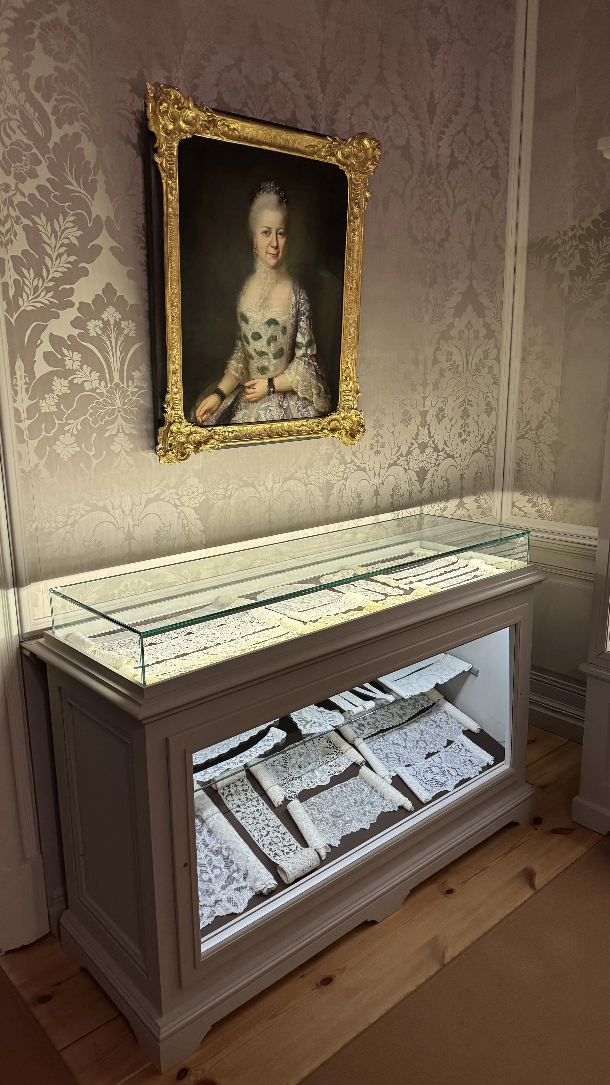 Rundāle palace, lace exhibit