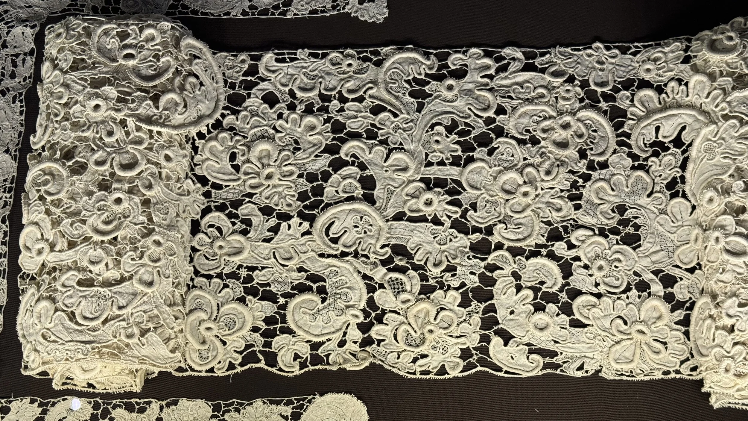 Rundāle palace, lace exhibit