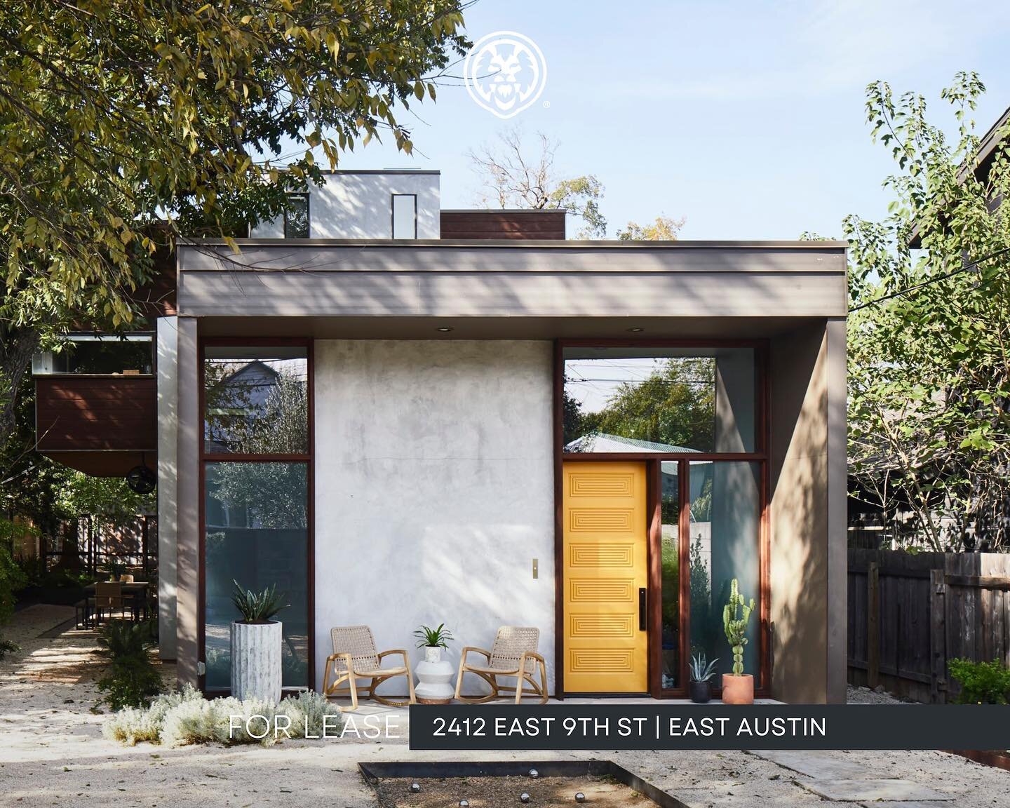 New Short Term Lease 🦁 Stunning, FULLY FURNISHED, modern home with incredible walkability to all that East Austin has to offer. This 2-story home boasts an abundance of natural light, vaulted ceilings and a spacious floor plan, which makes for an in