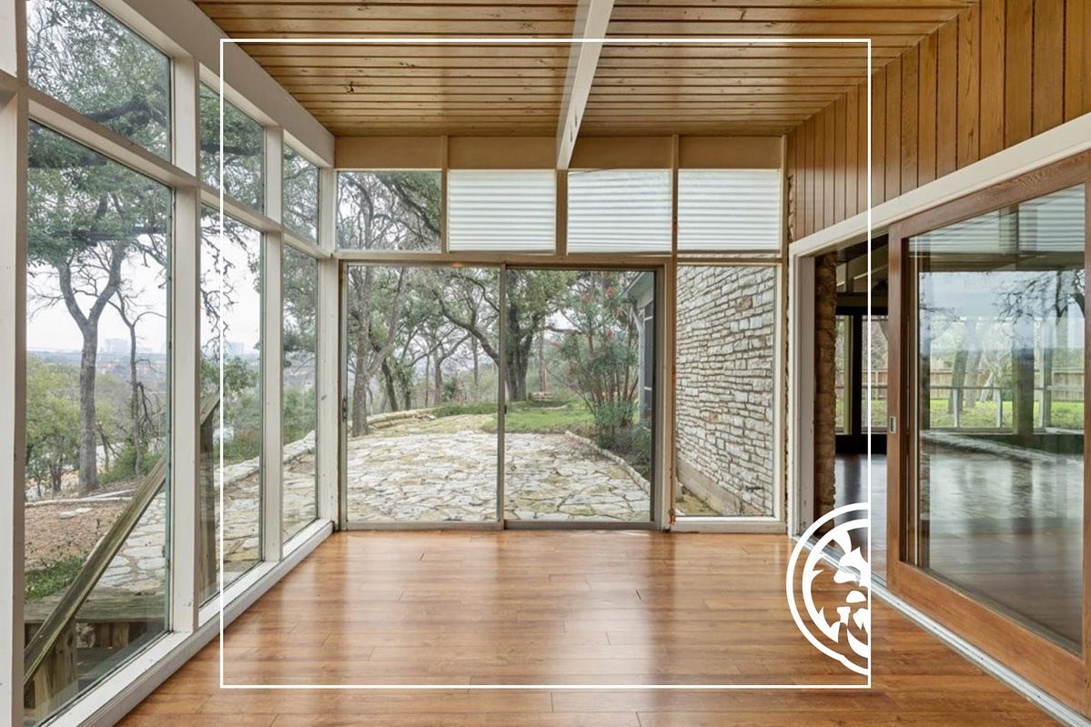 Off Market Monday / Stratford unicorn. This exceptional development site is a shining gem in the heart of Austin with an original Mid-Century Modern home ready for use as an immediate rental, primary or second home. 
 
⚡️2609 Stratford&nbsp;Dr &bull;