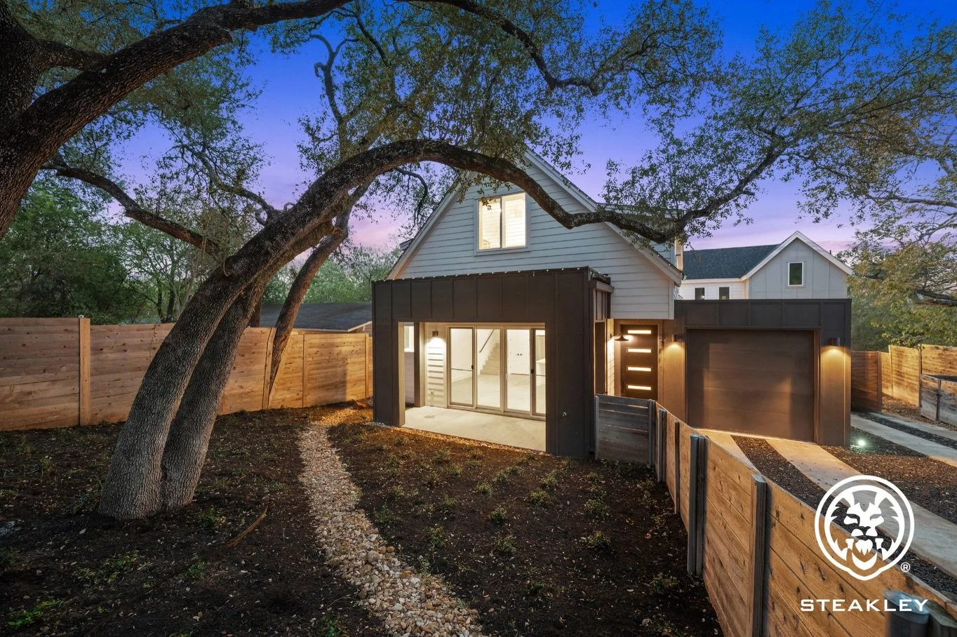 New listing hitting the market just in time for the holidays

📍 3100 S 5th Street #1
$999,900 | 78704

4 bedrooms + office
3.5 baths
2,471 sq ft
No HOA

Tucked away in the Galindo neighborhood under mature oak trees, this home checks every box. Prim