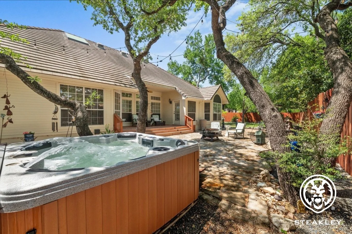 209 El Rio Dr
Single-story and move-in ready in Lakeway. 4 beds, 3 baths, updated throughout with a private backyard and spa. Minutes from golf, trails, and Bee Cave. Easy living in a great spot.

#LakewayTX
#austintexashomes 
#austinrealestate