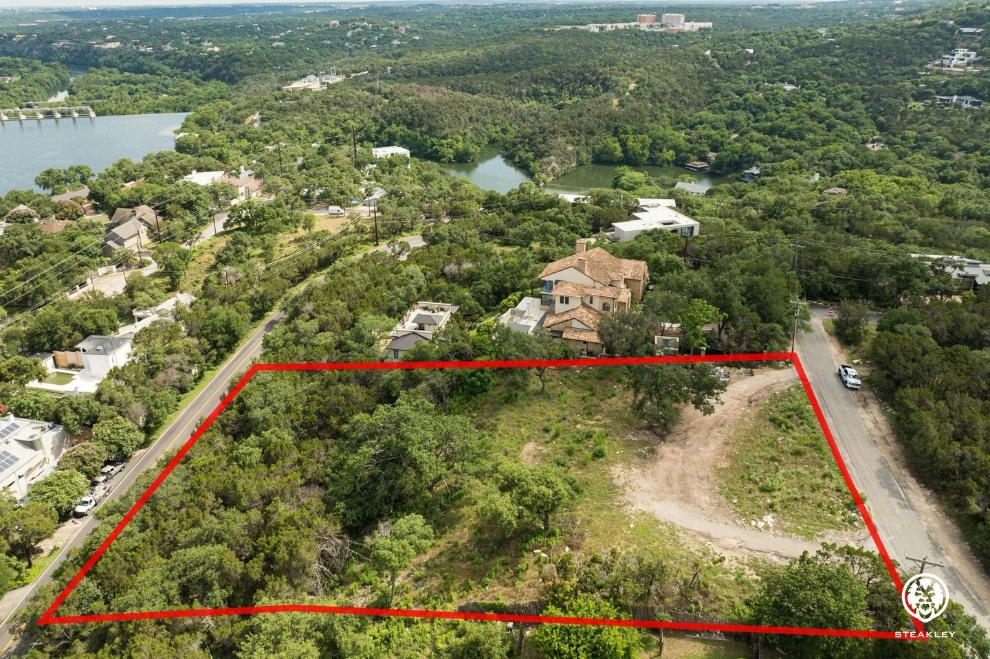 1.37 acres. Unmatched views. Endless potential.

A rare opportunity in Eanes ISD with sweeping, unobstructed views of Downtown Austin + Lake Austin. This expansive homesite features a flat build site framed by mature oak trees, gently sloping toward 