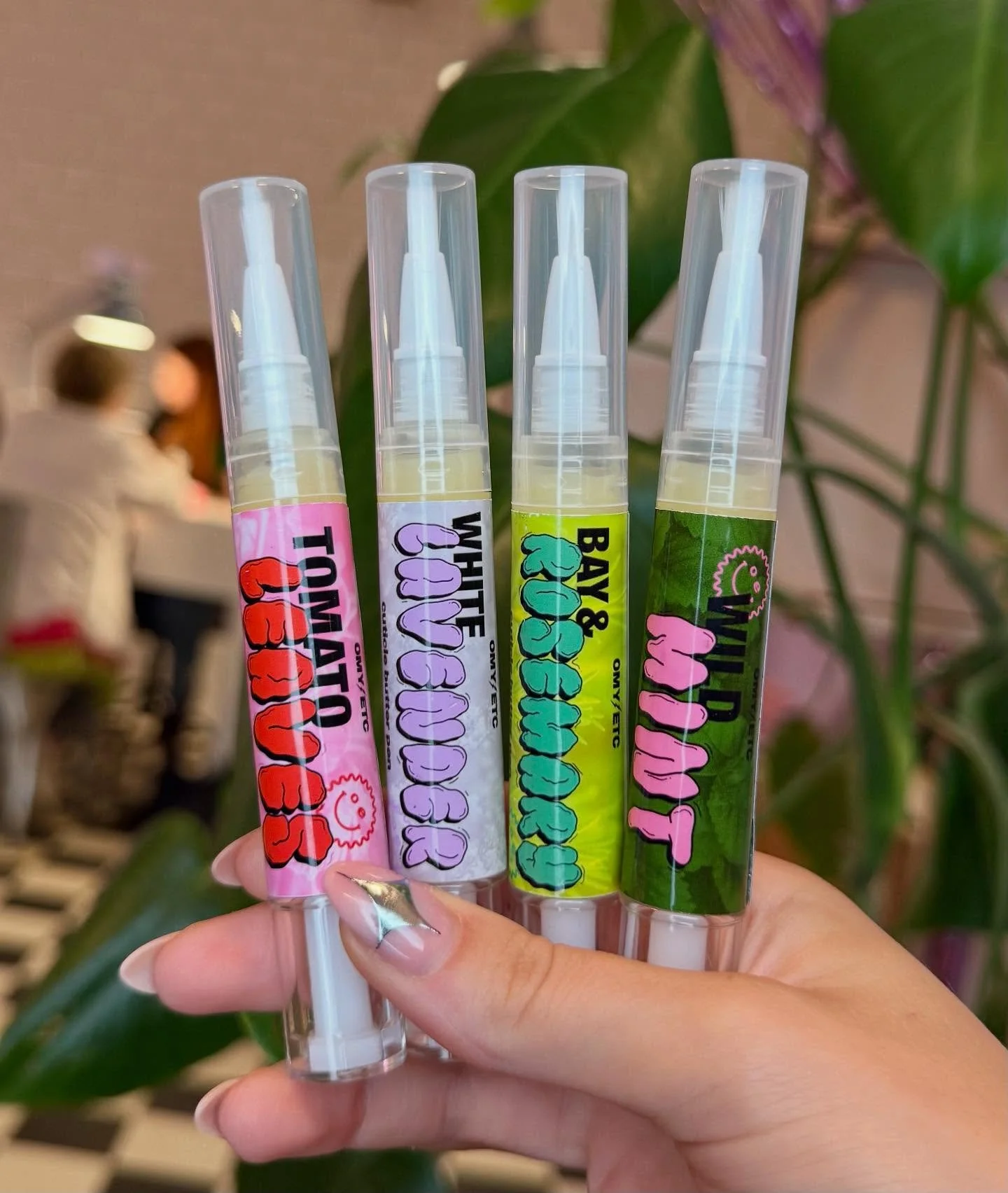 ✨The Whole Herby Gang ✨

Head over to omyetc.co.uk to get your hands on these guys💅🏼

#herbgarden #omynails #omyetc #cuticlebutter #cuticleoil #butterfingers #cuticlecare #nailhealth #nailbar #nailsalon #sheabutter #vitamine #jojobaoil #candelilla 