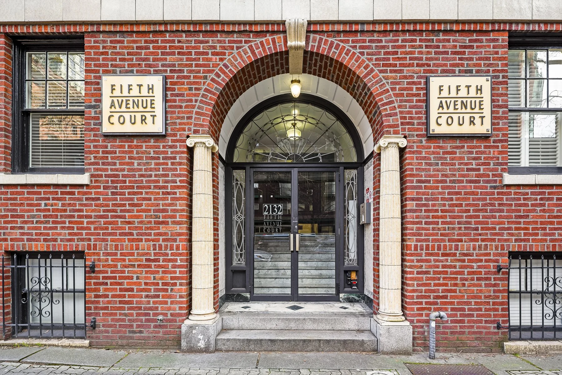 5th Avenue Court