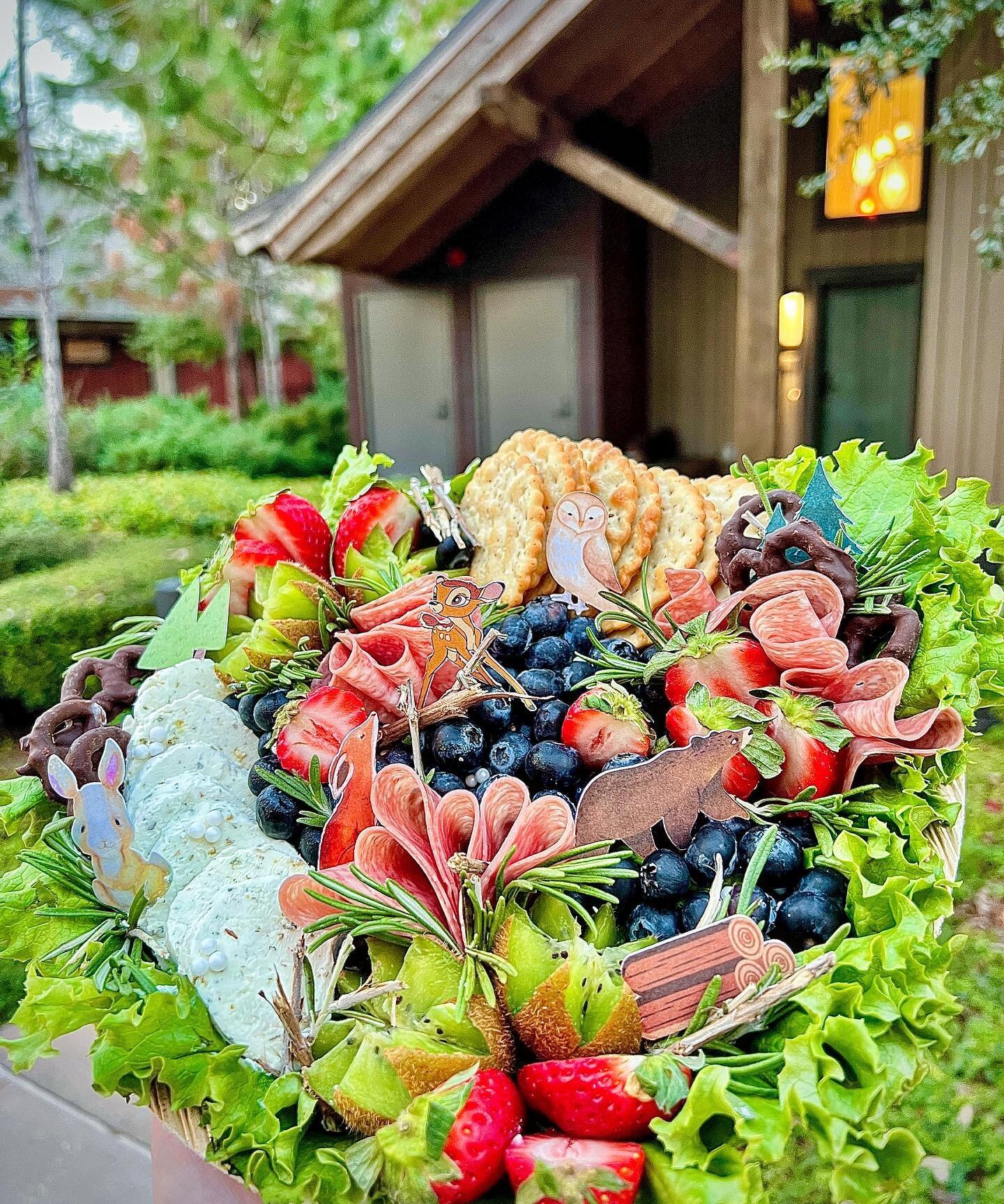 🦉🦌🐇🐿️ How char-cute-erie is this board? [gifted] Did you know if you are staying on property that you can special order yummy charcuterie boards for delivery from local company @sigrid.savoury.platters? For our recent stay at a Disney Wilderness 