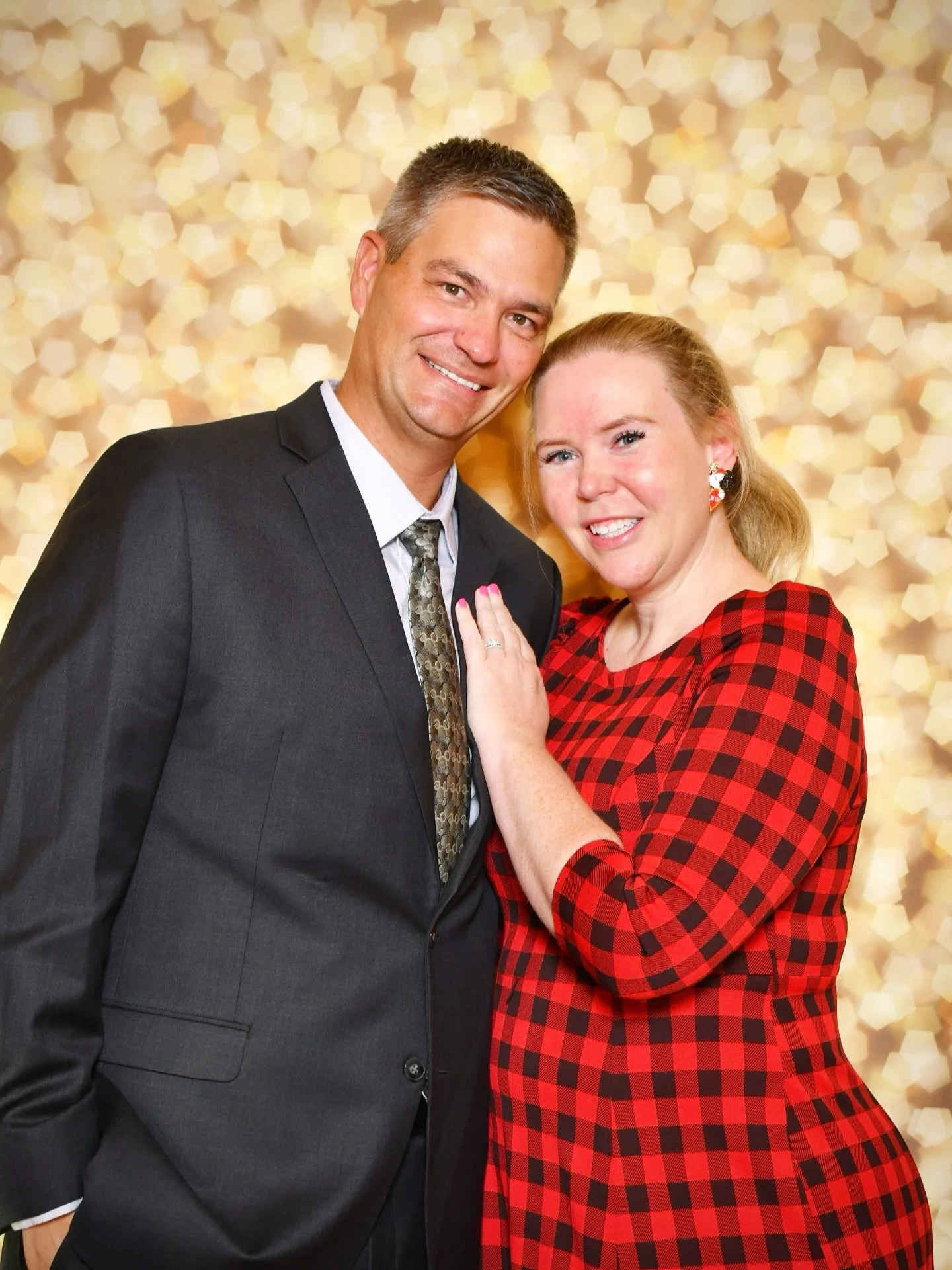 ✨ Tis the season to sparkle! Happy holidays everyone! 🎁

#disneycouple #happyholidays2025 #disneycruiseline #verymerry #seasonsgreetings