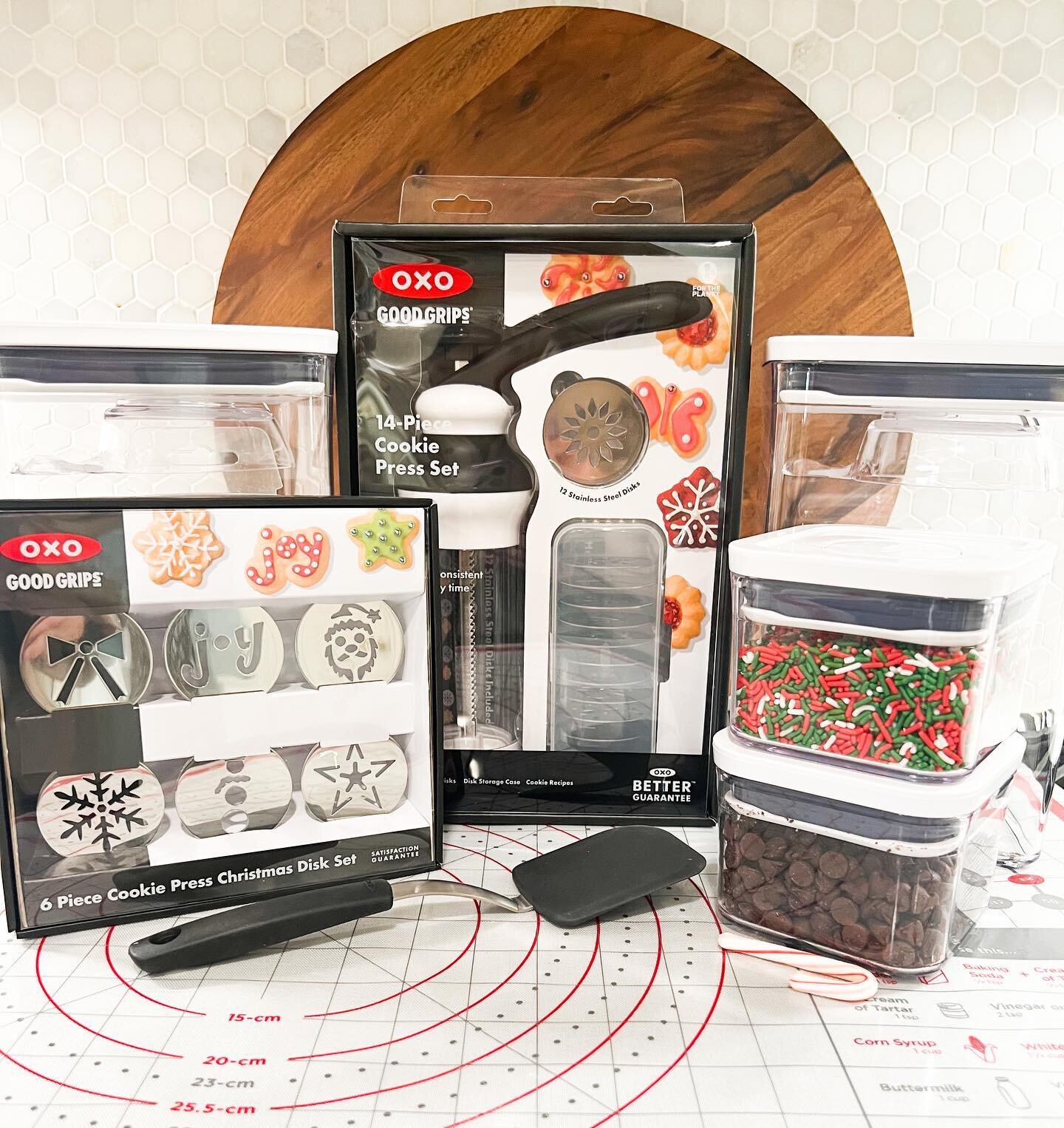 ✨ g i v e a w a y ✨ 
 We are giving one lucky winner this fun OXO holiday baking essentials set! 

✨What you get:
&bull; 8 piece pop container baking set
&bull; Silicone pastry mat 
&bull; Christmas cookie press disk set 
&bull; Silicone Spatula 
&bu